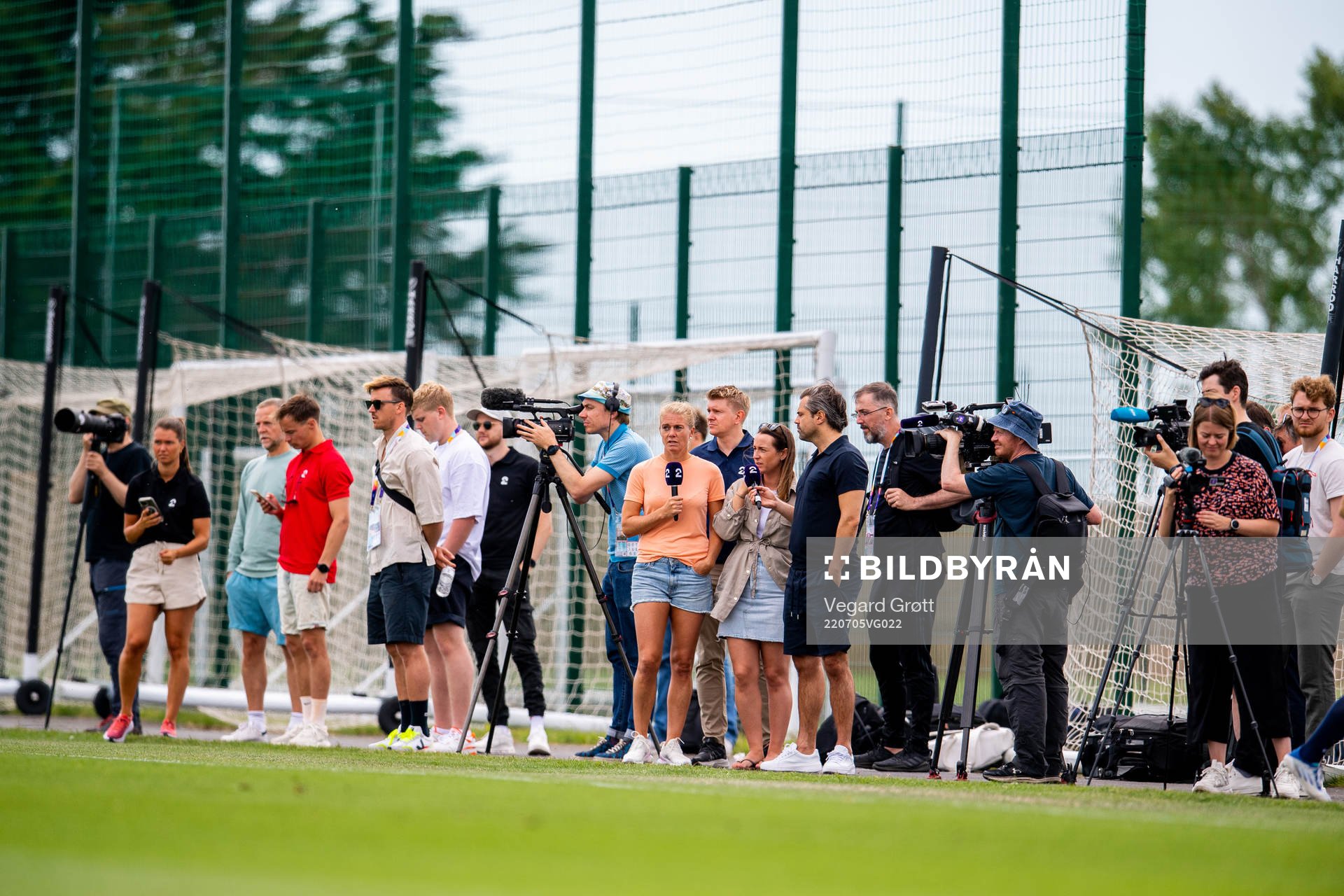 Solveig Gulbrandsen of TV 2 and media attend a training