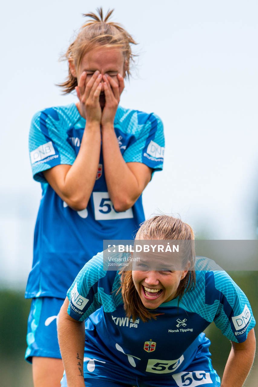 Caroline Graham Hansen and Guro Reiten of the Norwegian