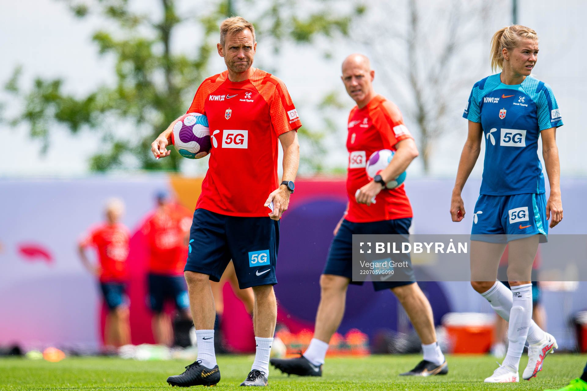 Martin Sjögren, head coach, and Ada Hegerberg of the
