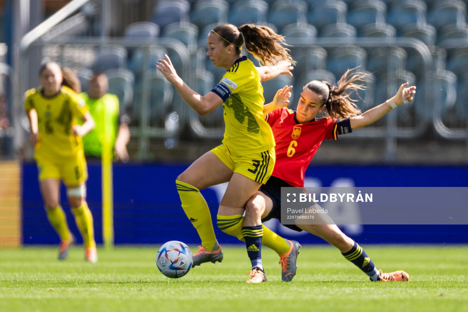 Athinna Persson Lundgren of Sweden and Ariadna Mingueza of