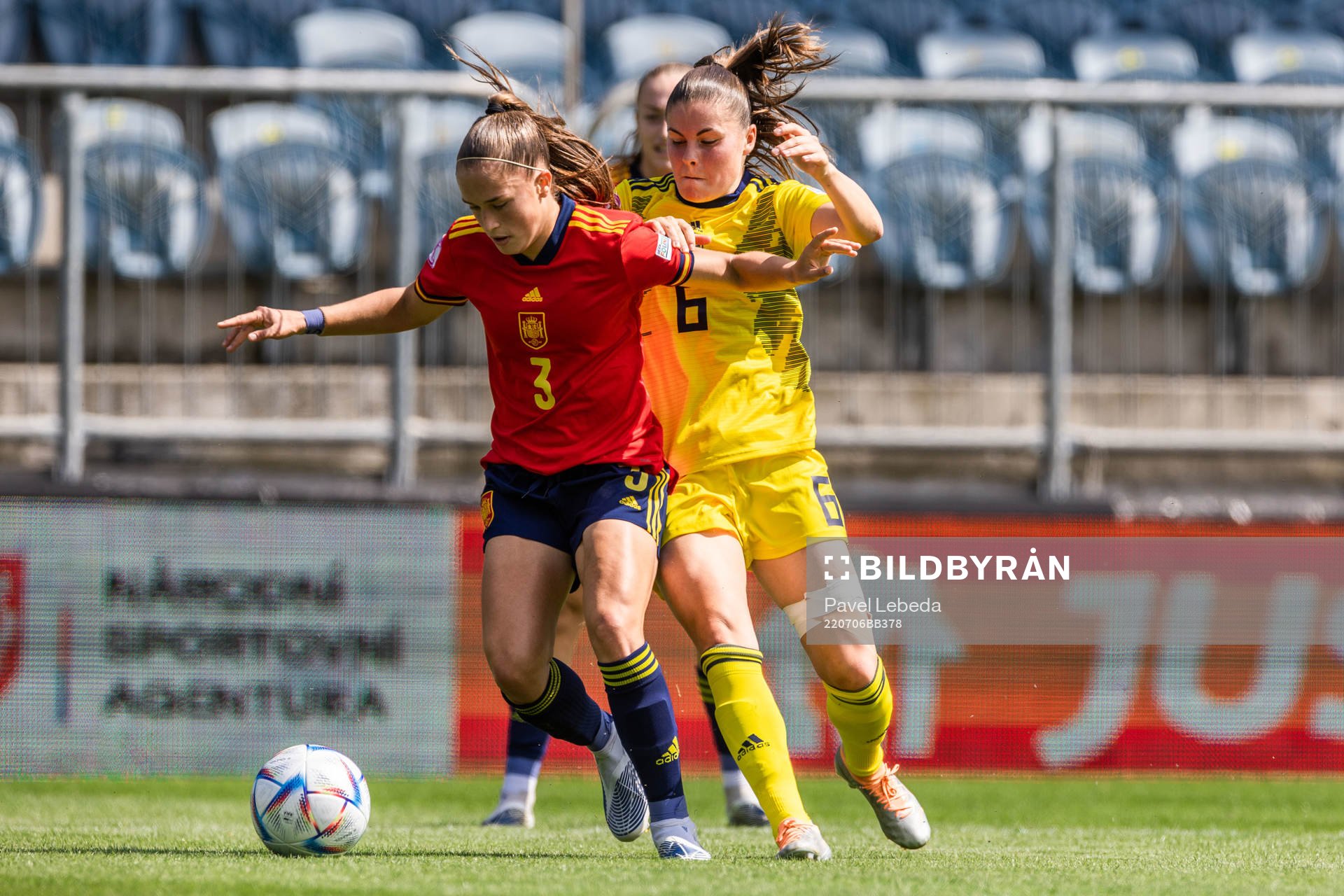 Andrea Medina Martín of Spain and Hanna Wijk of Sweden