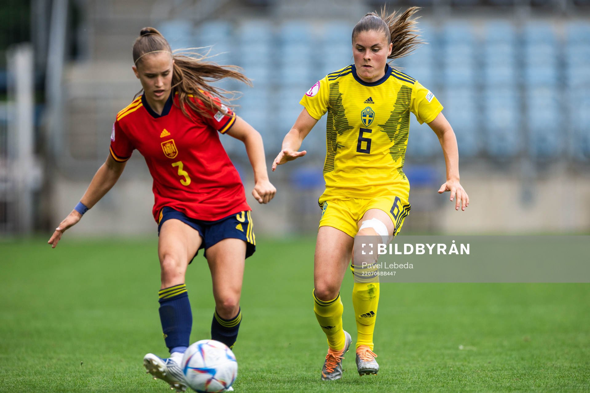 Andrea Medina Martín of Spain and Hanna Wijk of Sweden