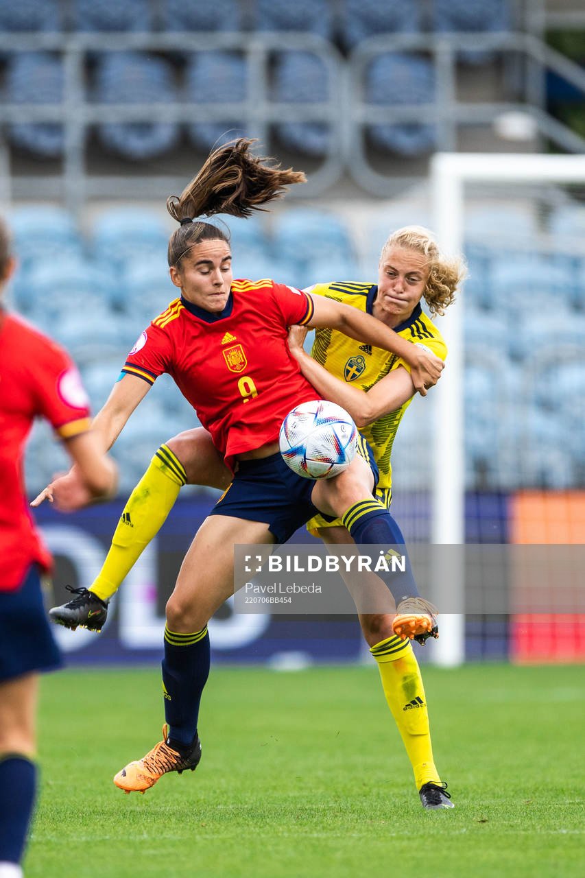 Carmen Alvarez Sanchez of Spain and Elma Junttila Nelhage