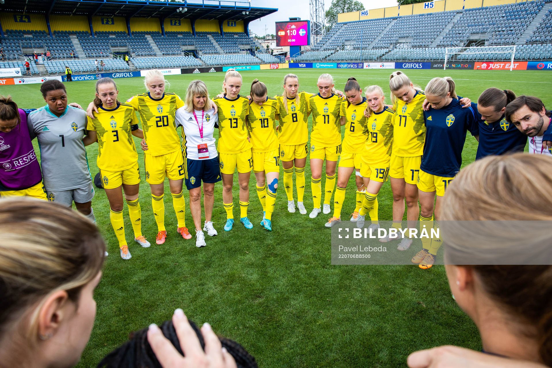 The players of Sweden looks dejected