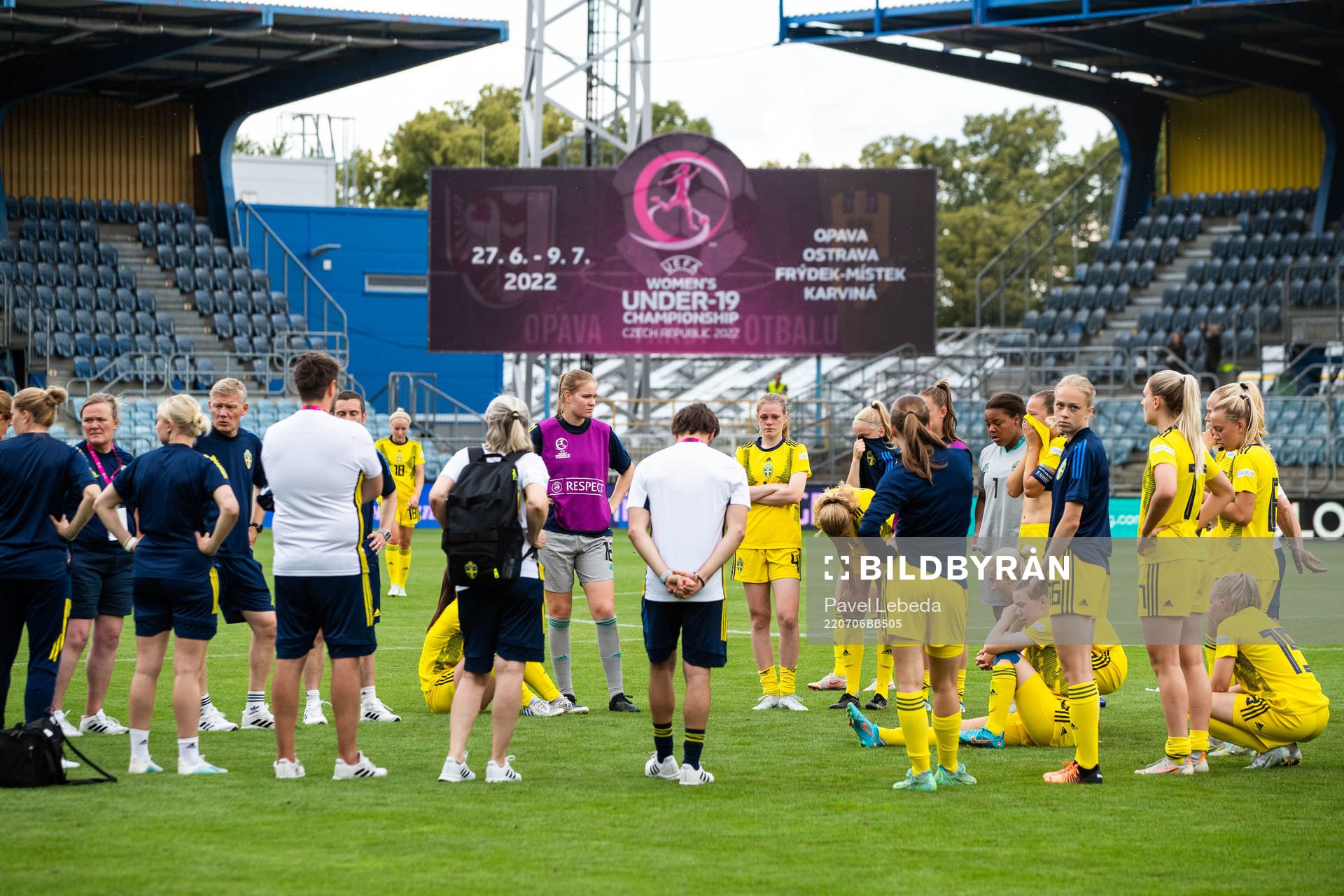 The players of Sweden looks dejected