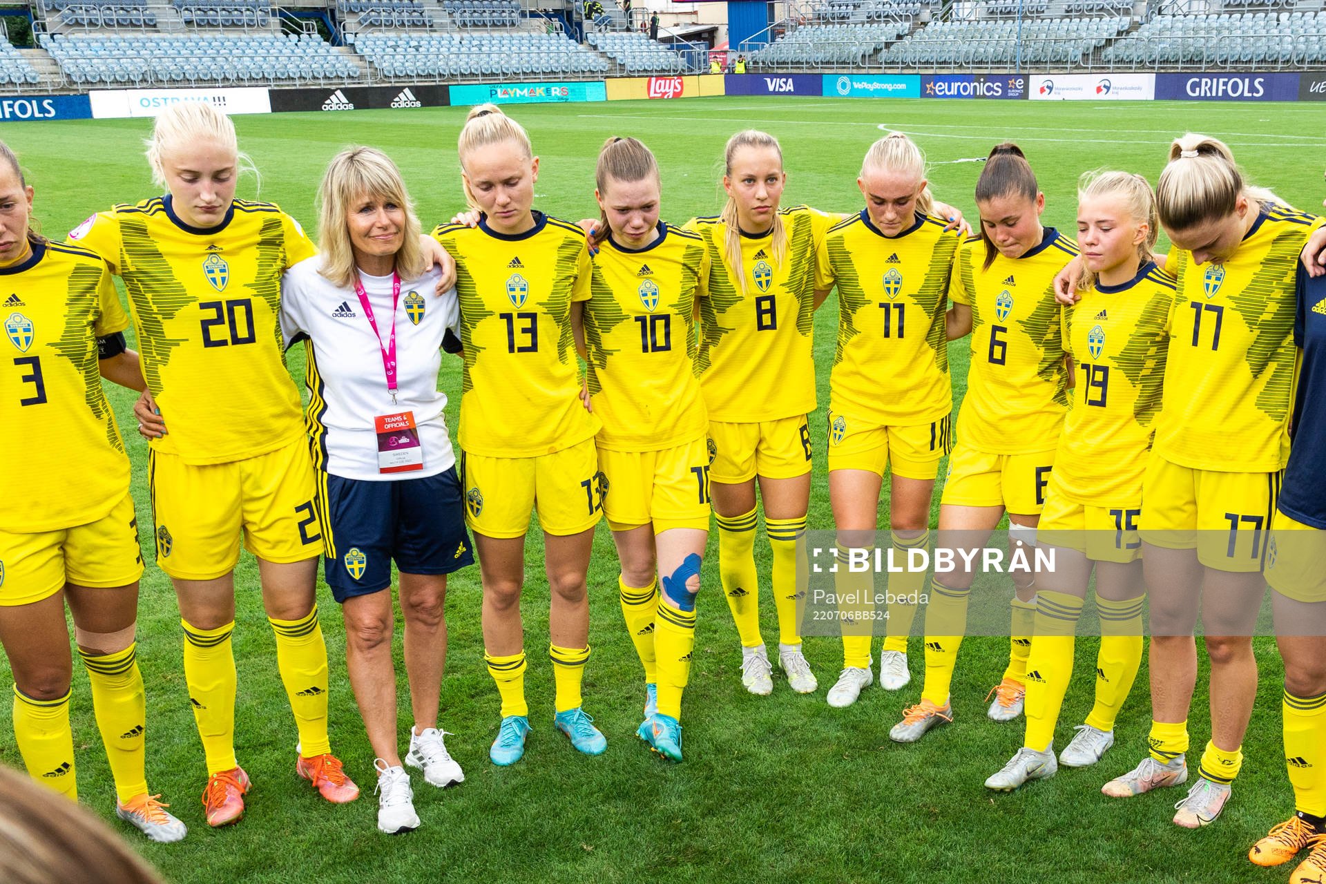 The players of Sweden looks dejected