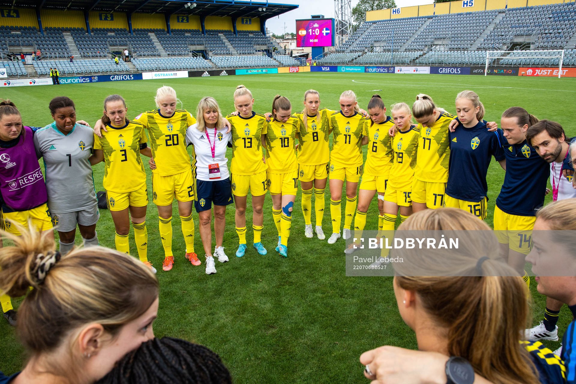 The players of Sweden looks dejected