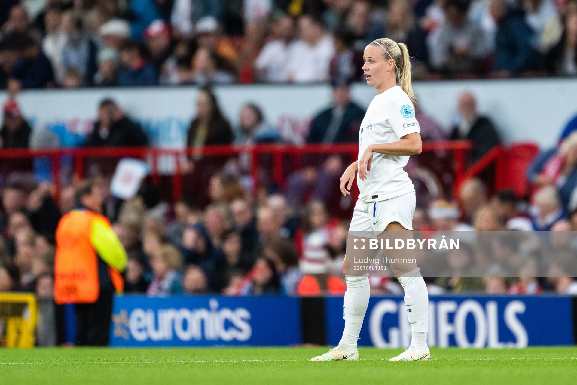 Beth Mead of England
