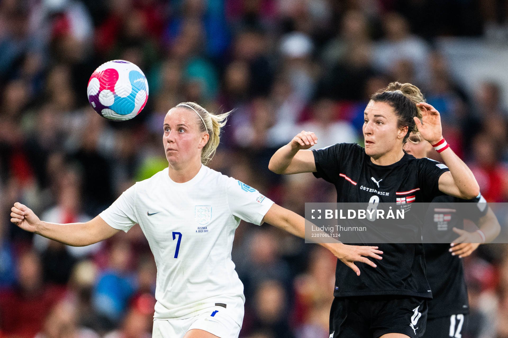 Beth Mead of England and of Austria Barbara Martina Dunst