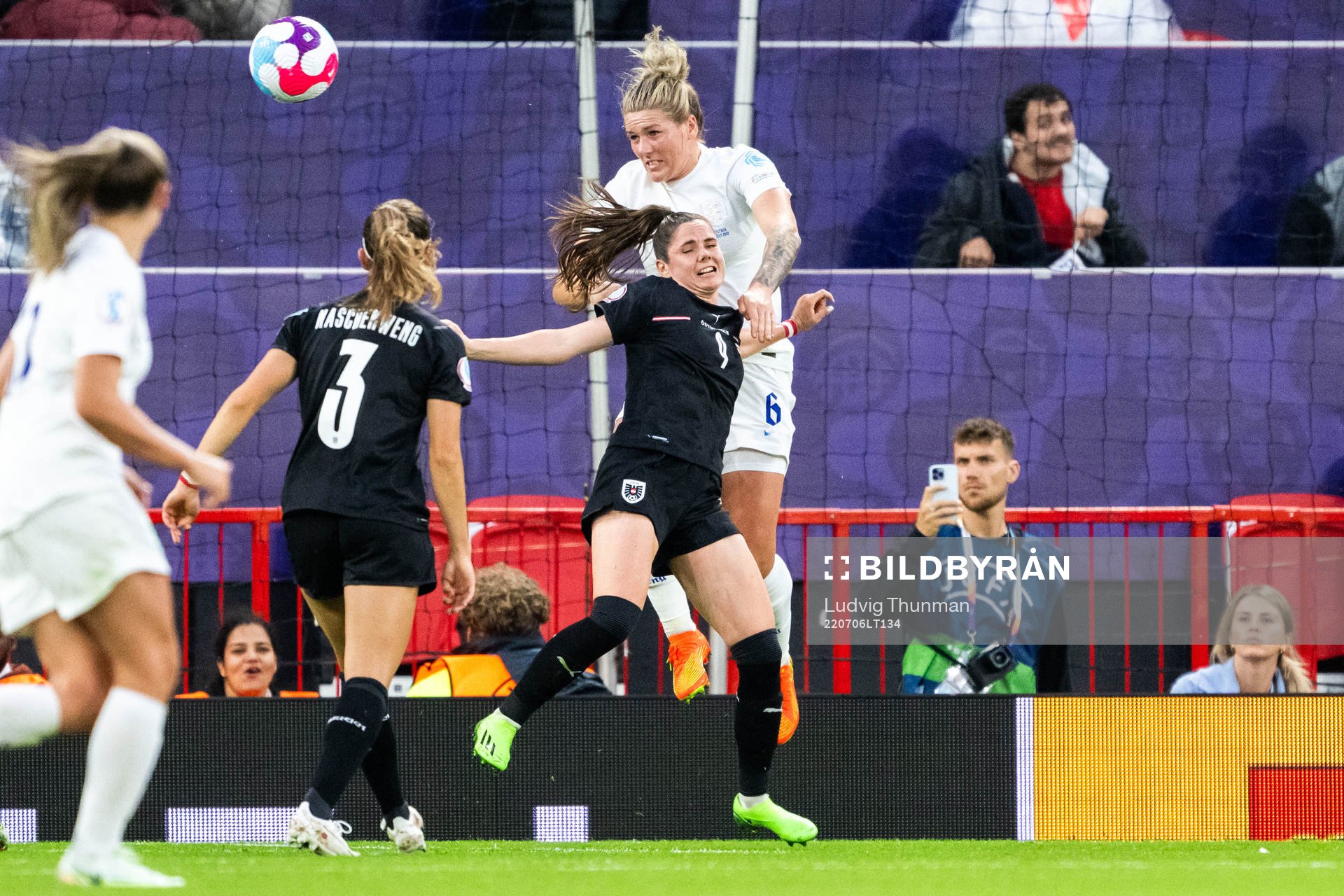 Millie Bright of England and Sarah Zadrazil of Austria