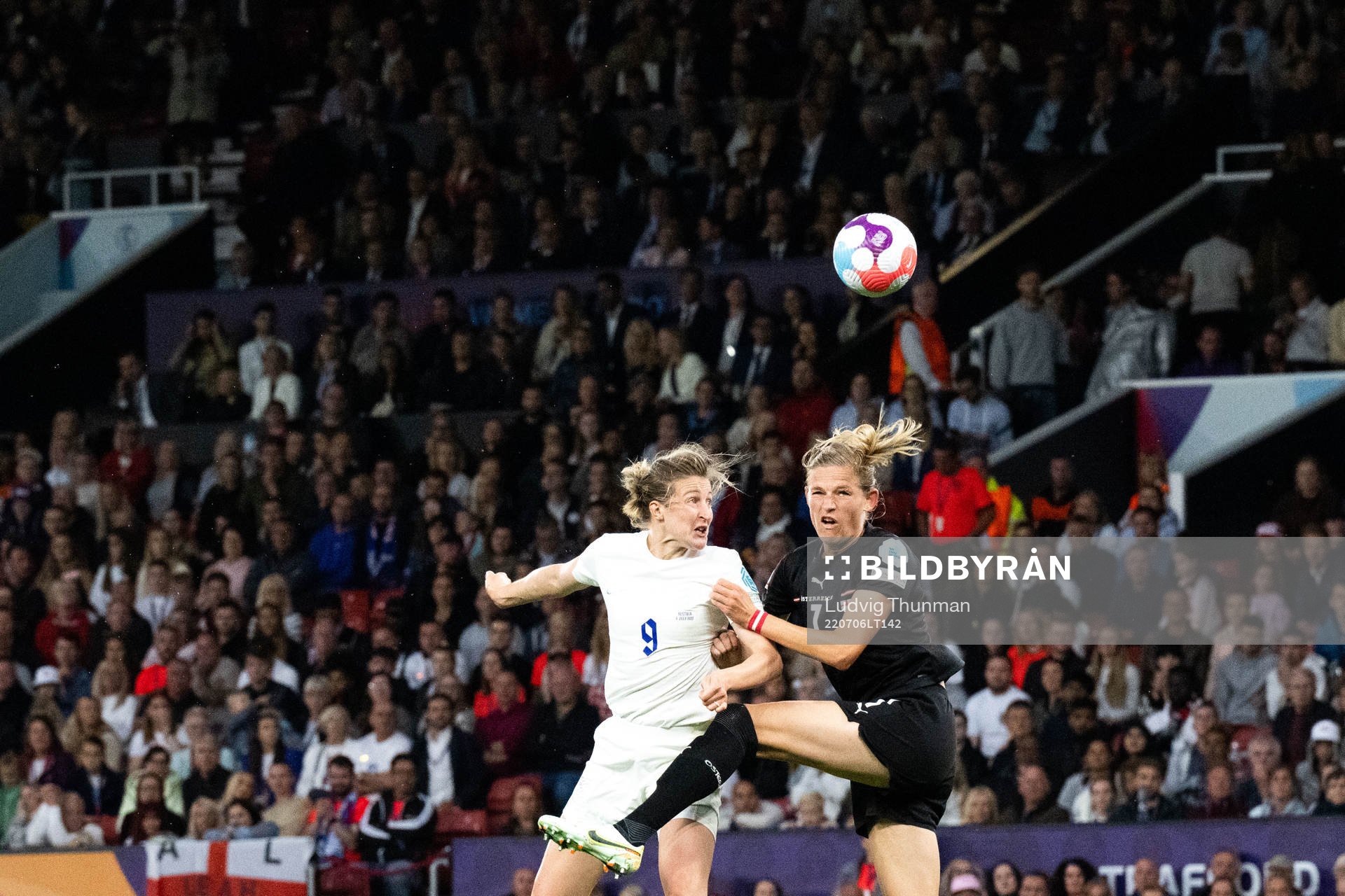 Ellen White of England and Carina Wenninger of Austria