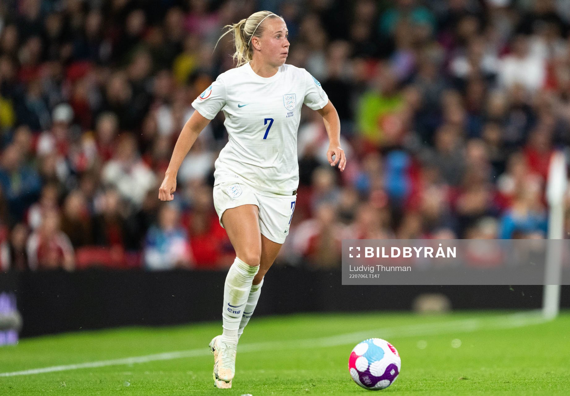 Beth Mead of England
