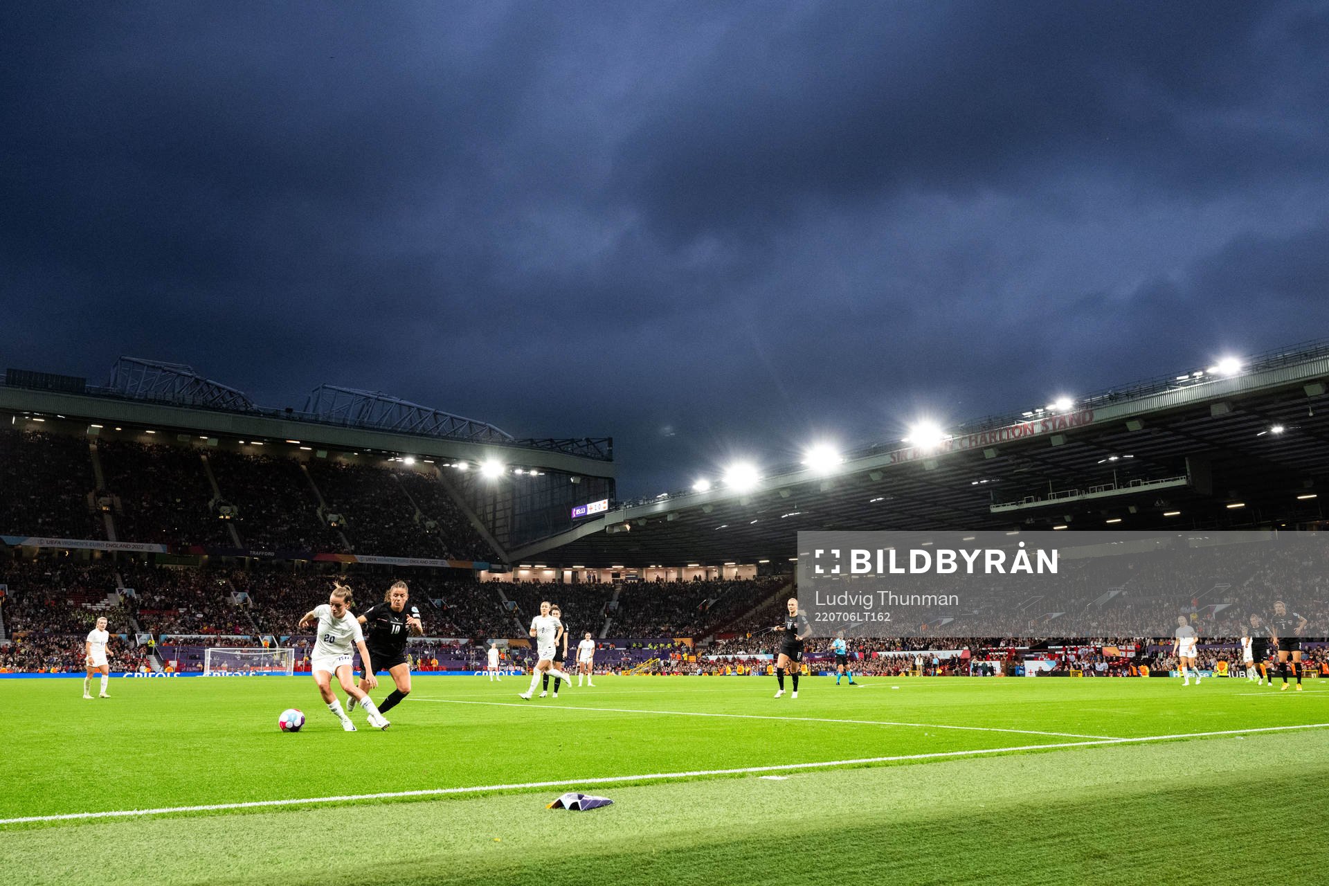 Ella Toone of England and Laura Feiersinger of Austria during the UEFA Women's Euro 2022 group stage match between England and Austria on July 6, 2022 in Manchester.