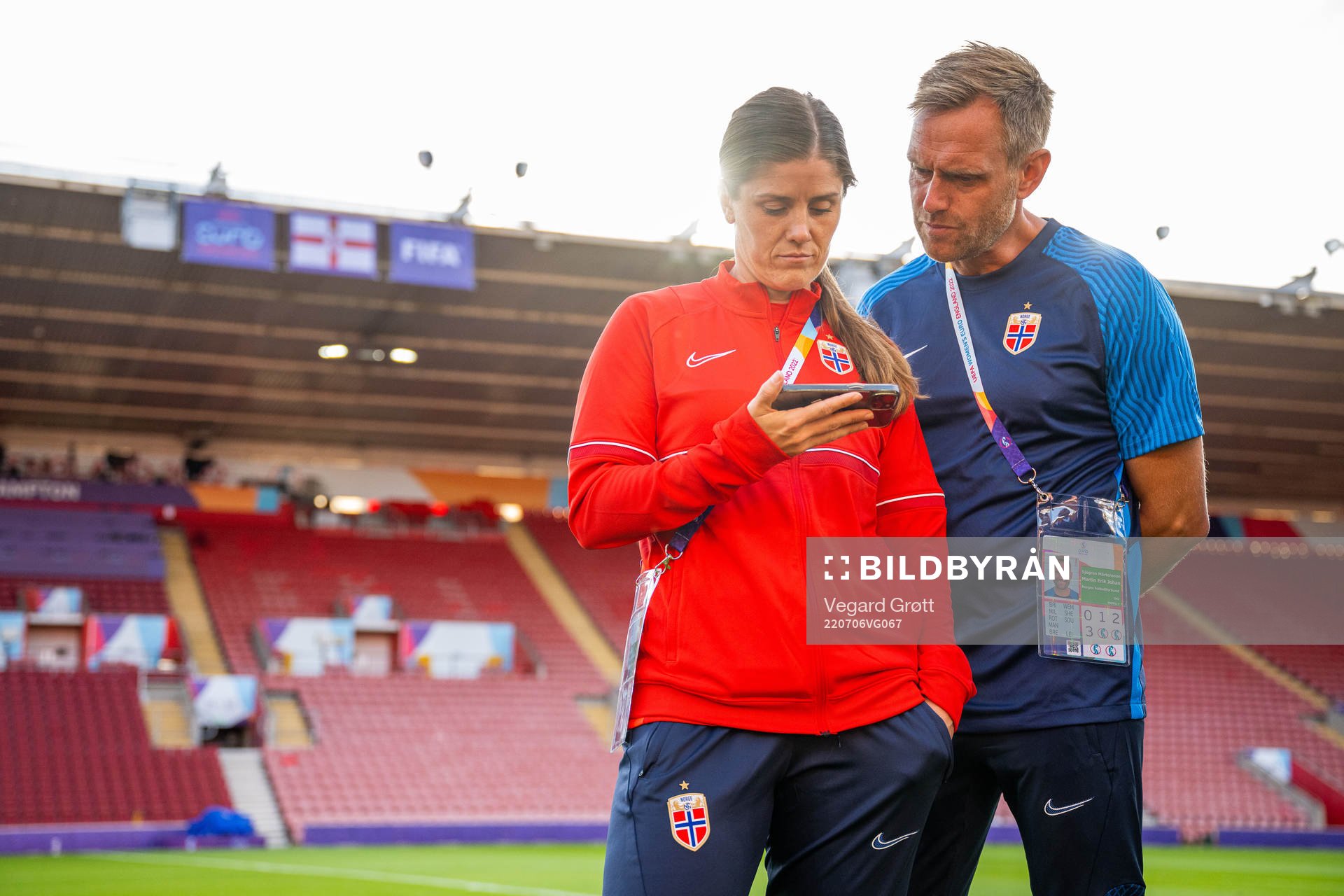 Maren Mjelde and head coach Martin Sjögren of the