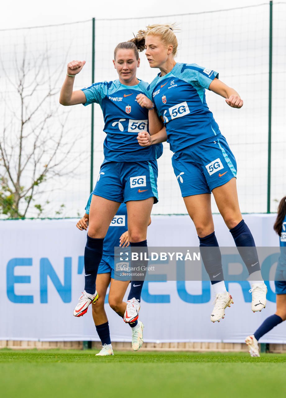 Elisabeth Terland and Sophie Román Haug of the Norwegian