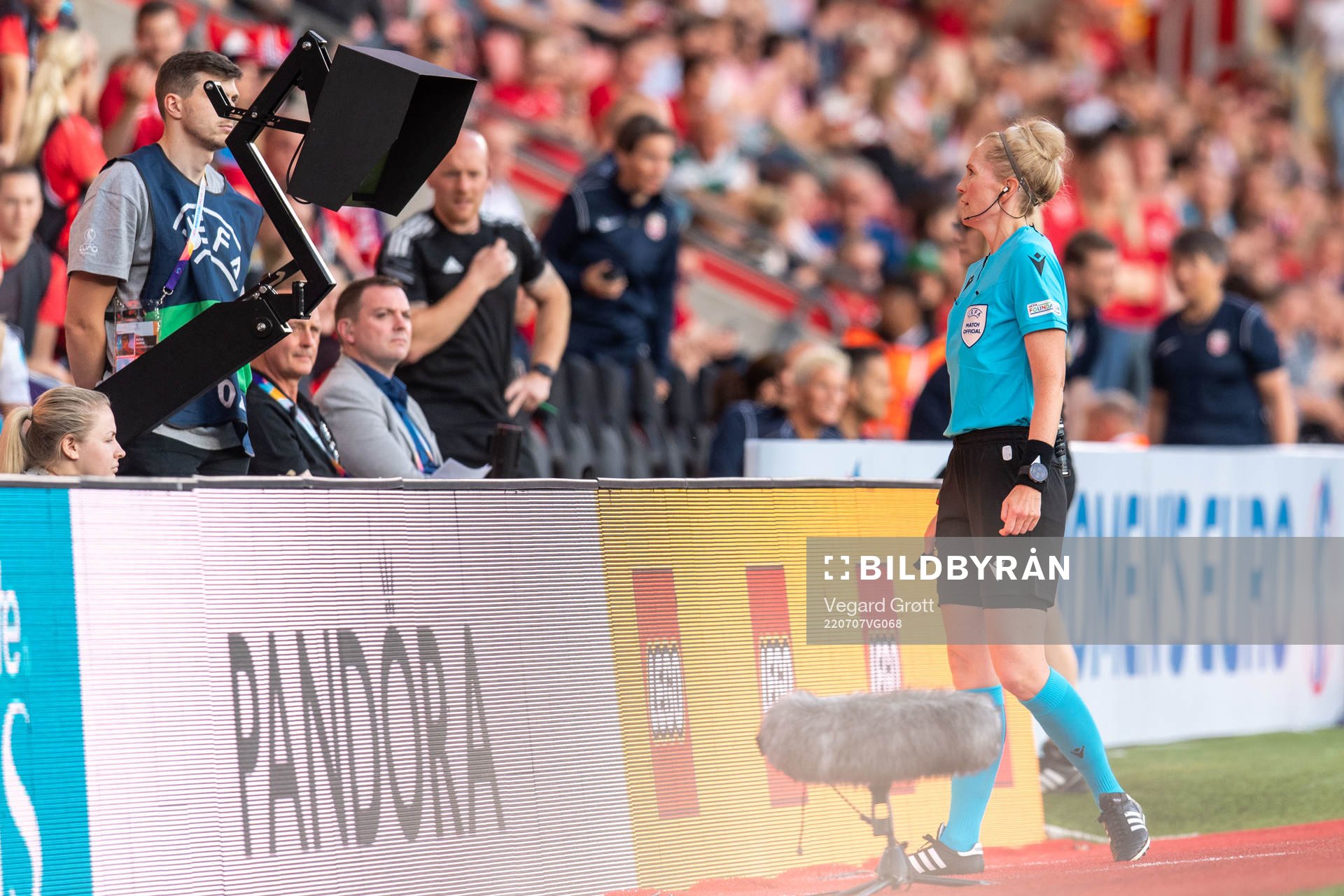 VAR review by referee Lina Lehtovaara