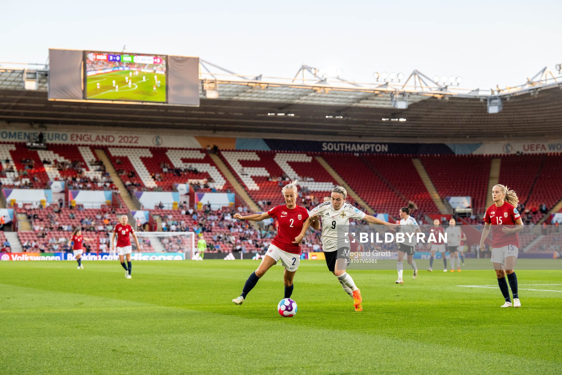 Anja Sønstevold of Norway and Simone Magill of Northern Ireland during the UEFA Women's Euro 2022 group stage match between Norway and Northern Ireland on July 7, 2022 in Southampton.