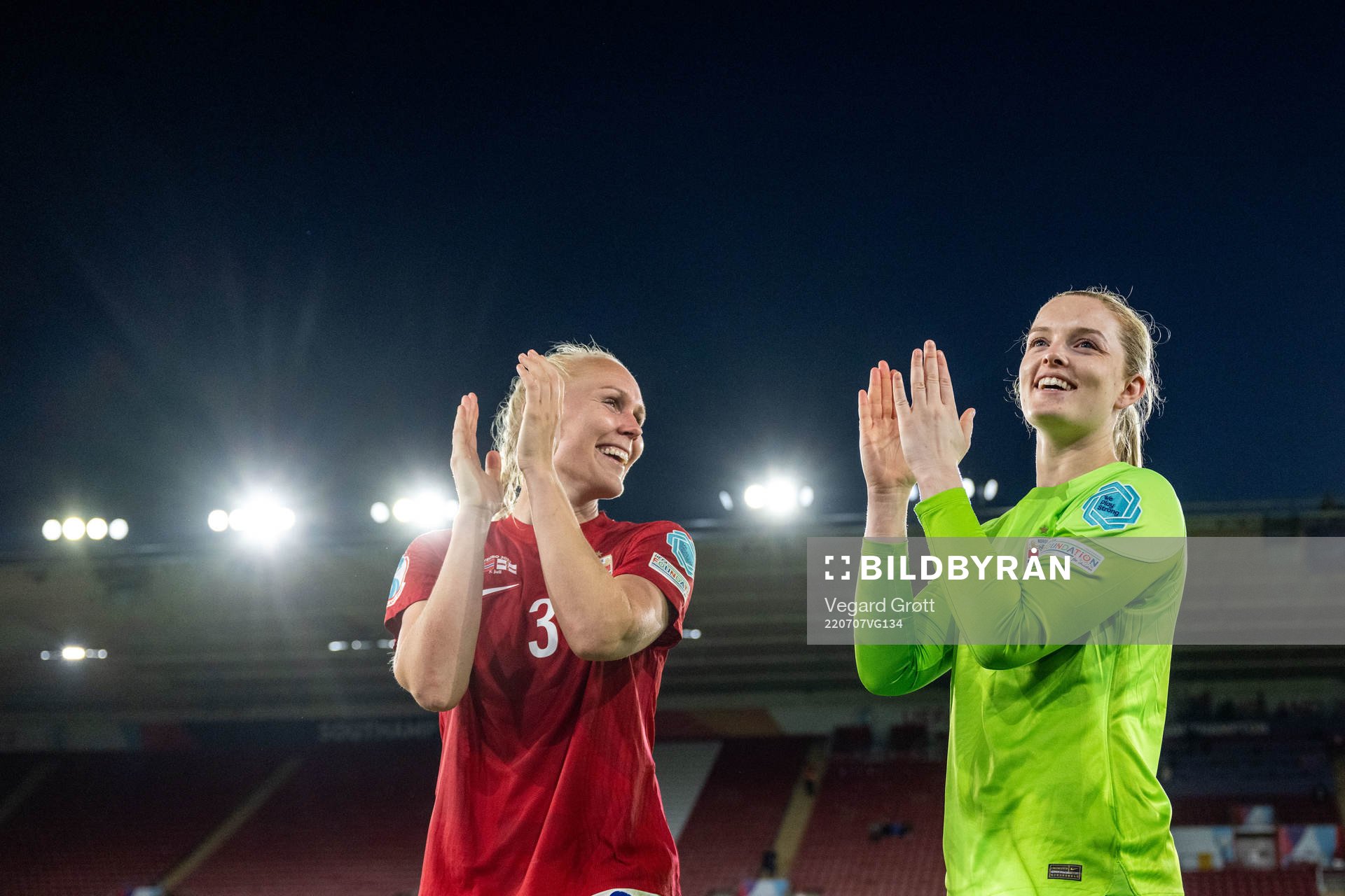 i220707 Maria Thorisdottir and goalkeeper Guro Pettersen of