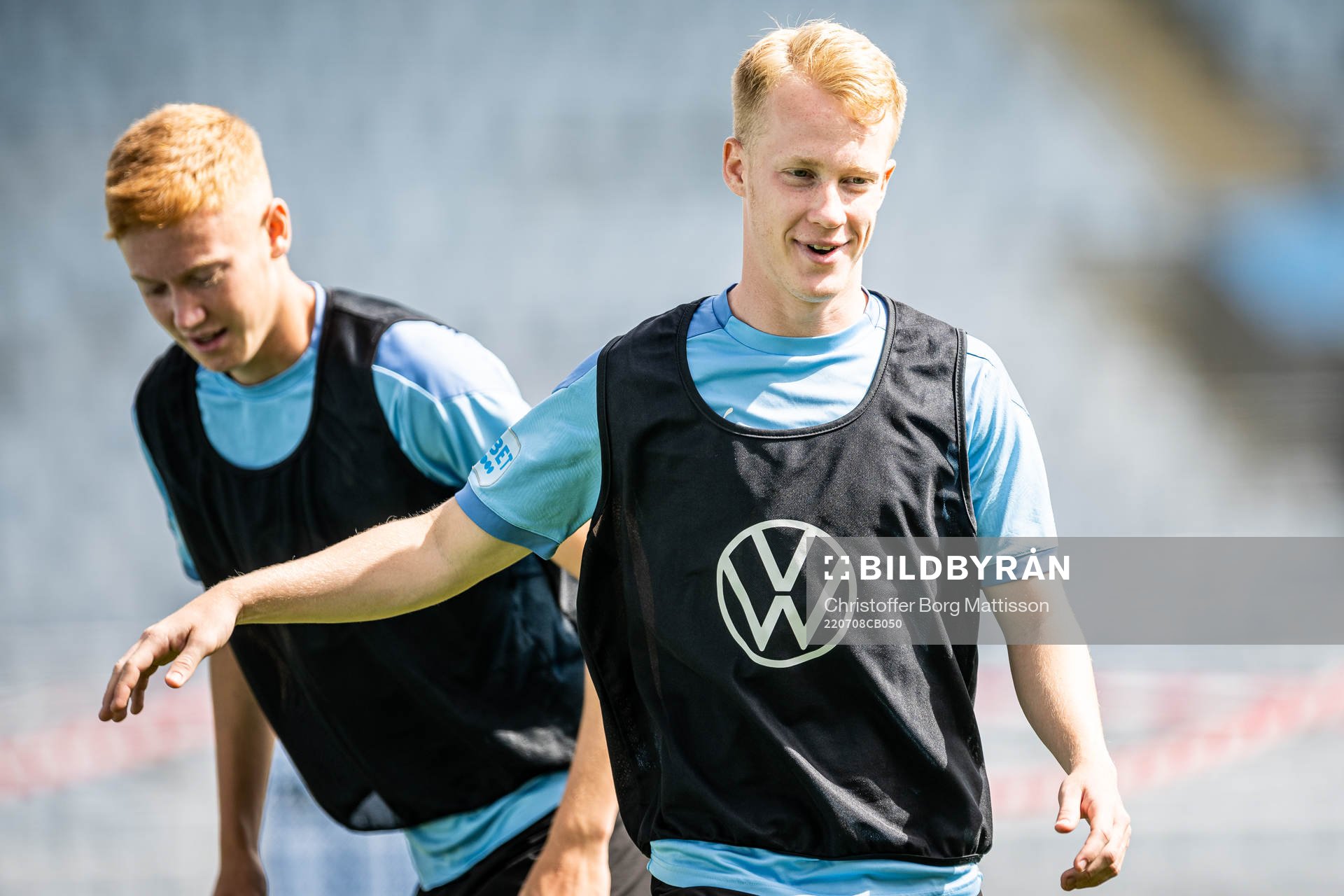 Hugo Larsson och David Edvardsson under en träning med Malmö FF den 8 juli 2022 i Malmö. 