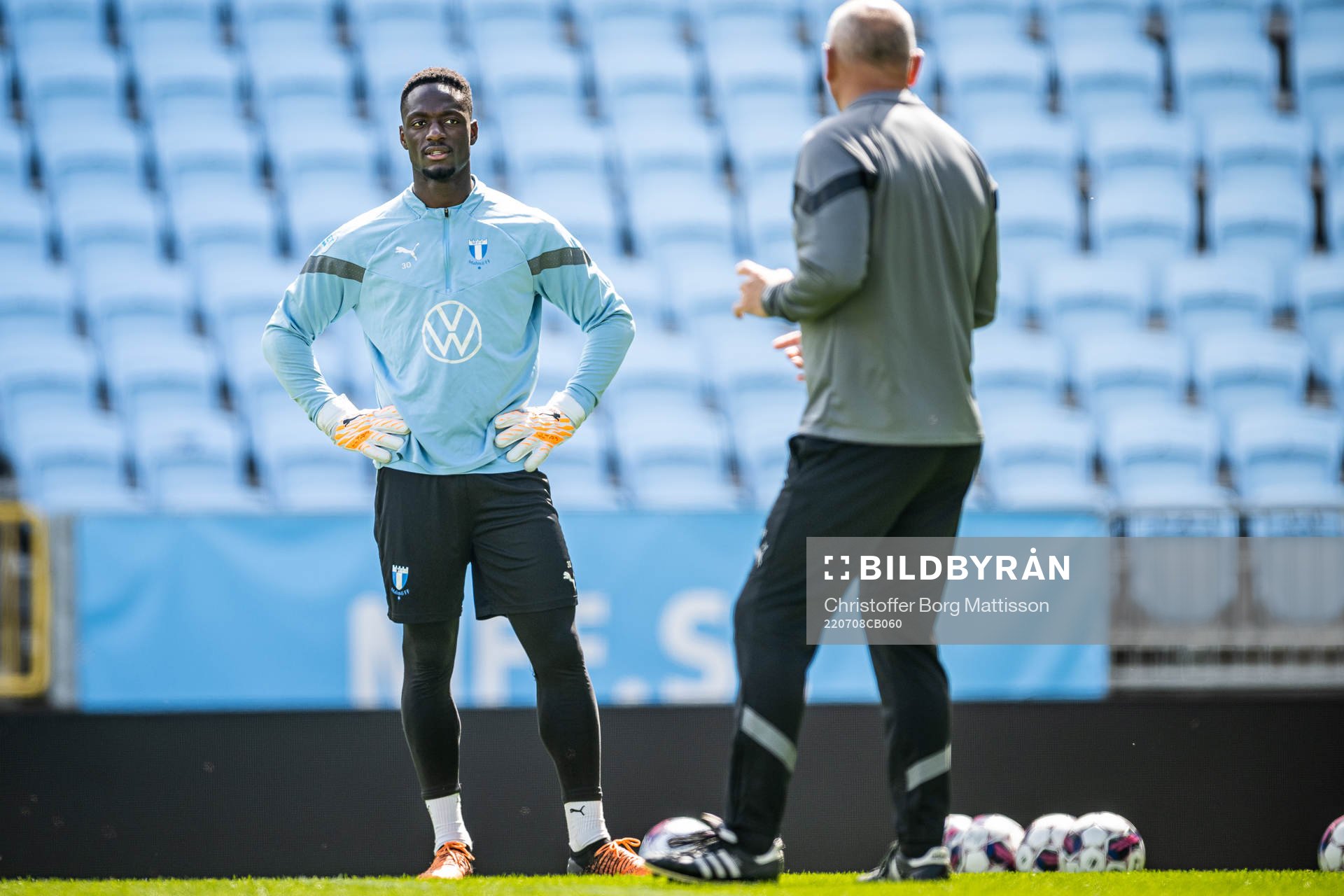 Ismael Diawara i samtal med målvaktstränare Jonnie Fedel