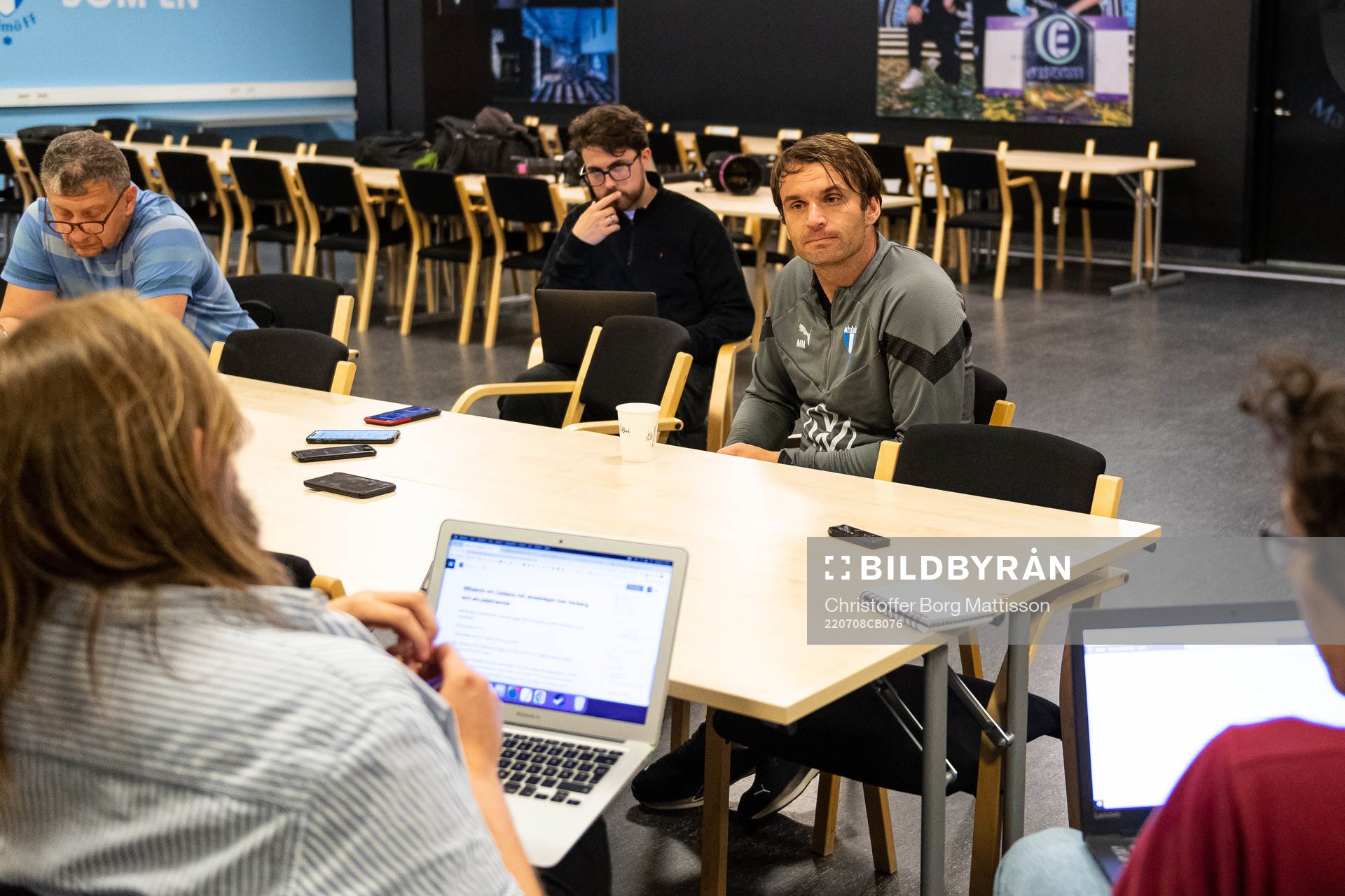 Tränare Milos Milojevic i samtal med media