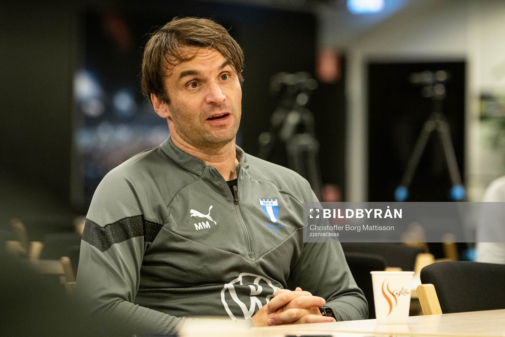 tränare Milos Milojevic i samtal med media