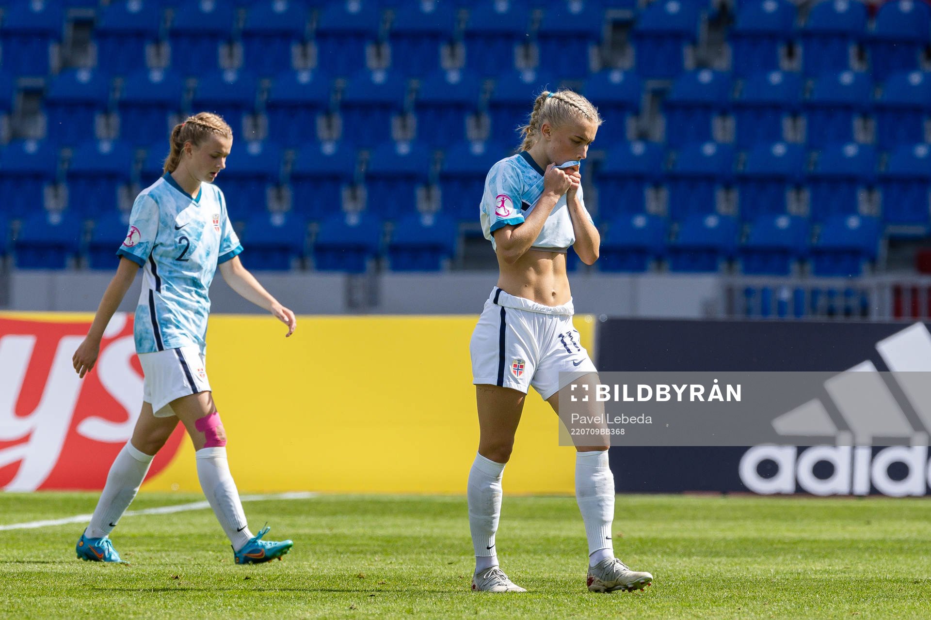 Thea Sørbo and Thea Kyvåg of Norway looks dejected