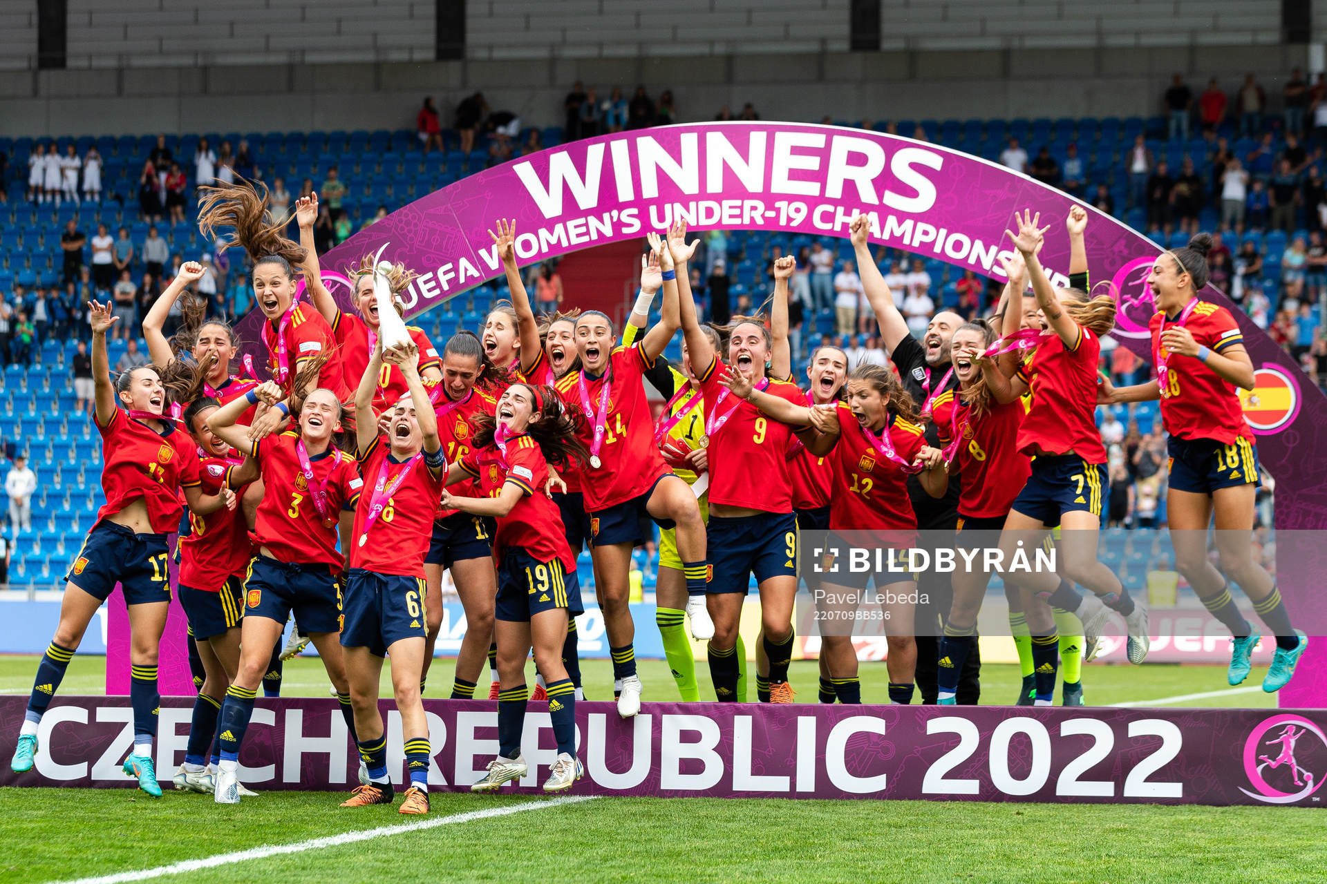 Players of Spain celebrate
