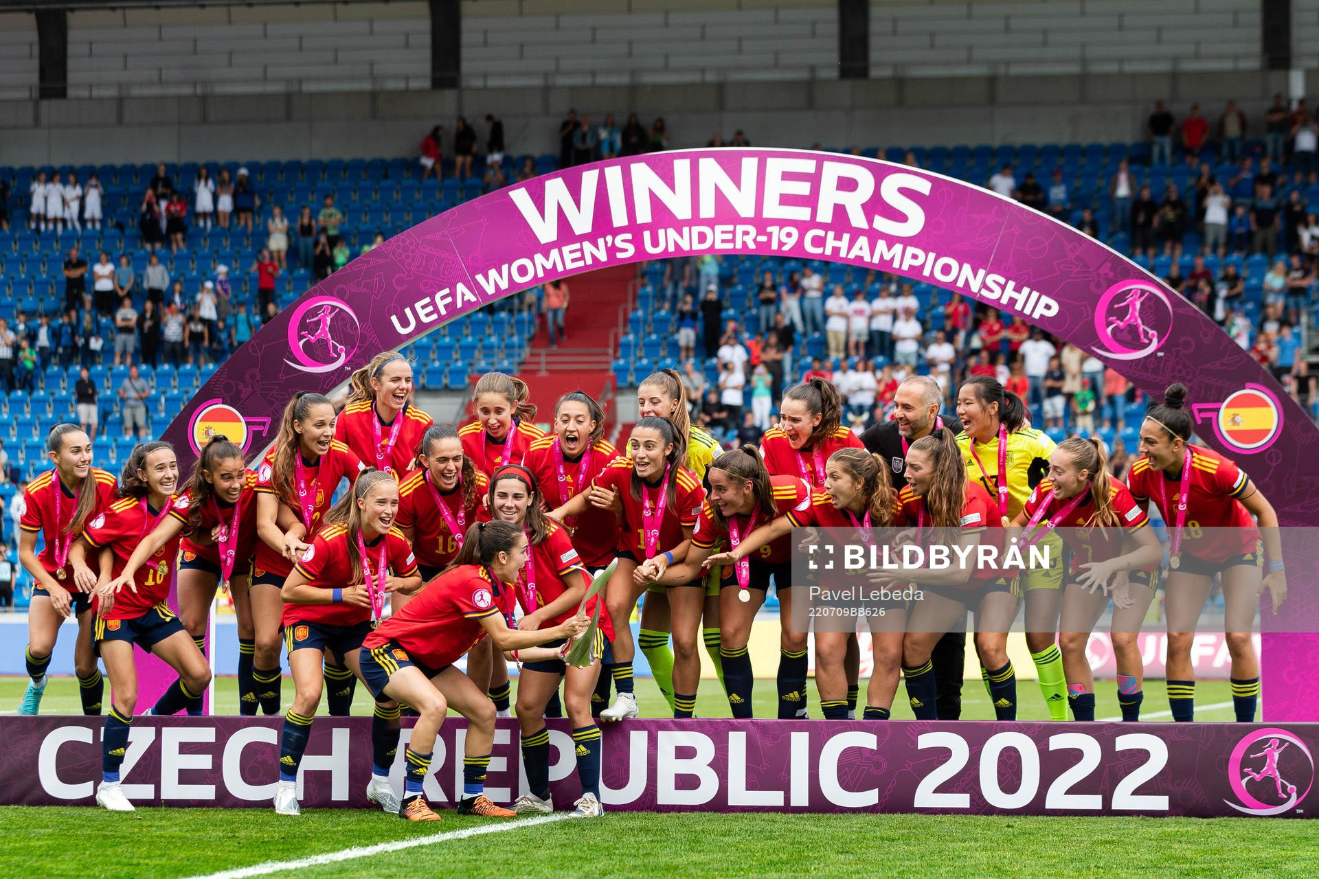 Players of Spain celebrate