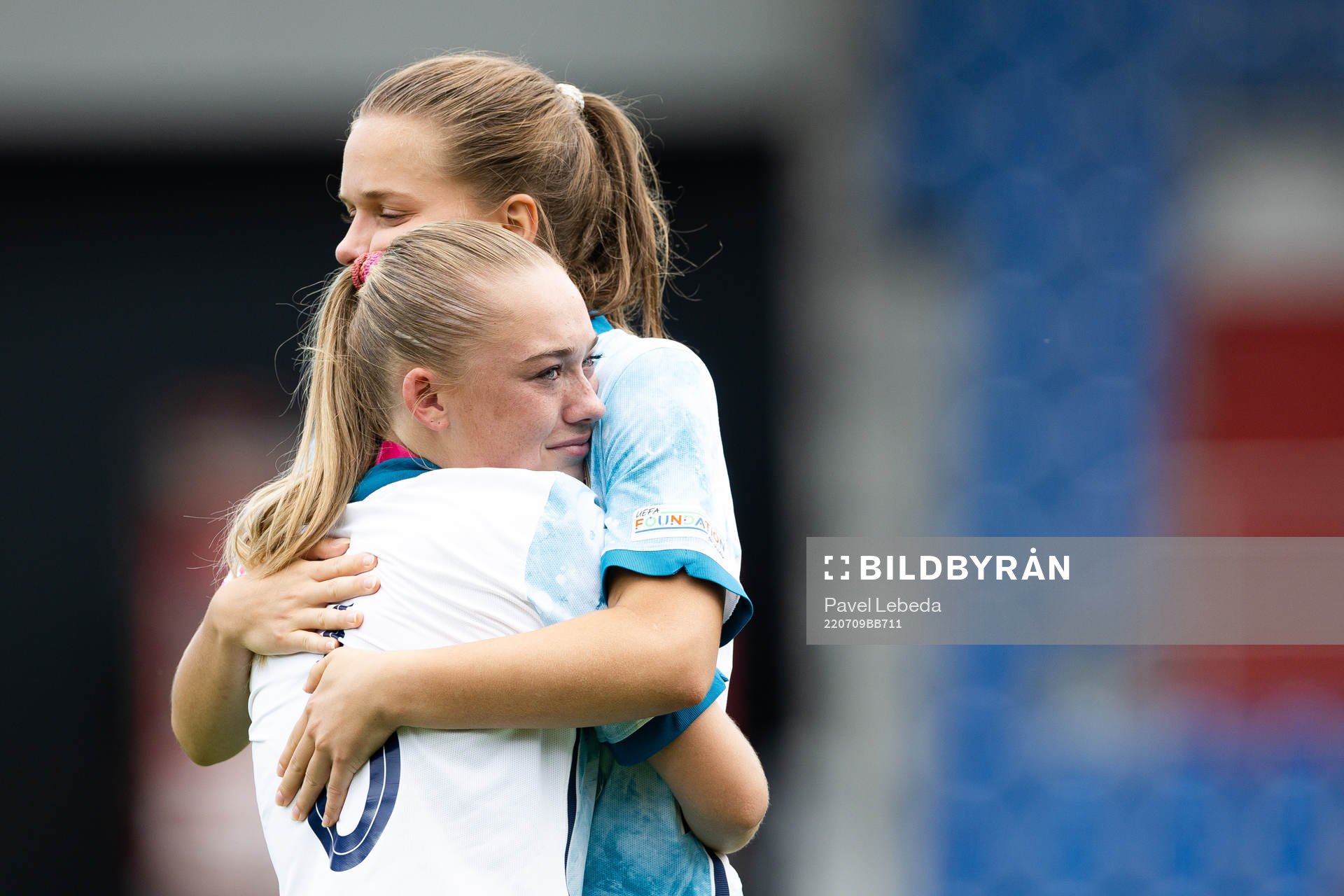 Julie Jorde and Iris Omarsdottir of Norway look dejected