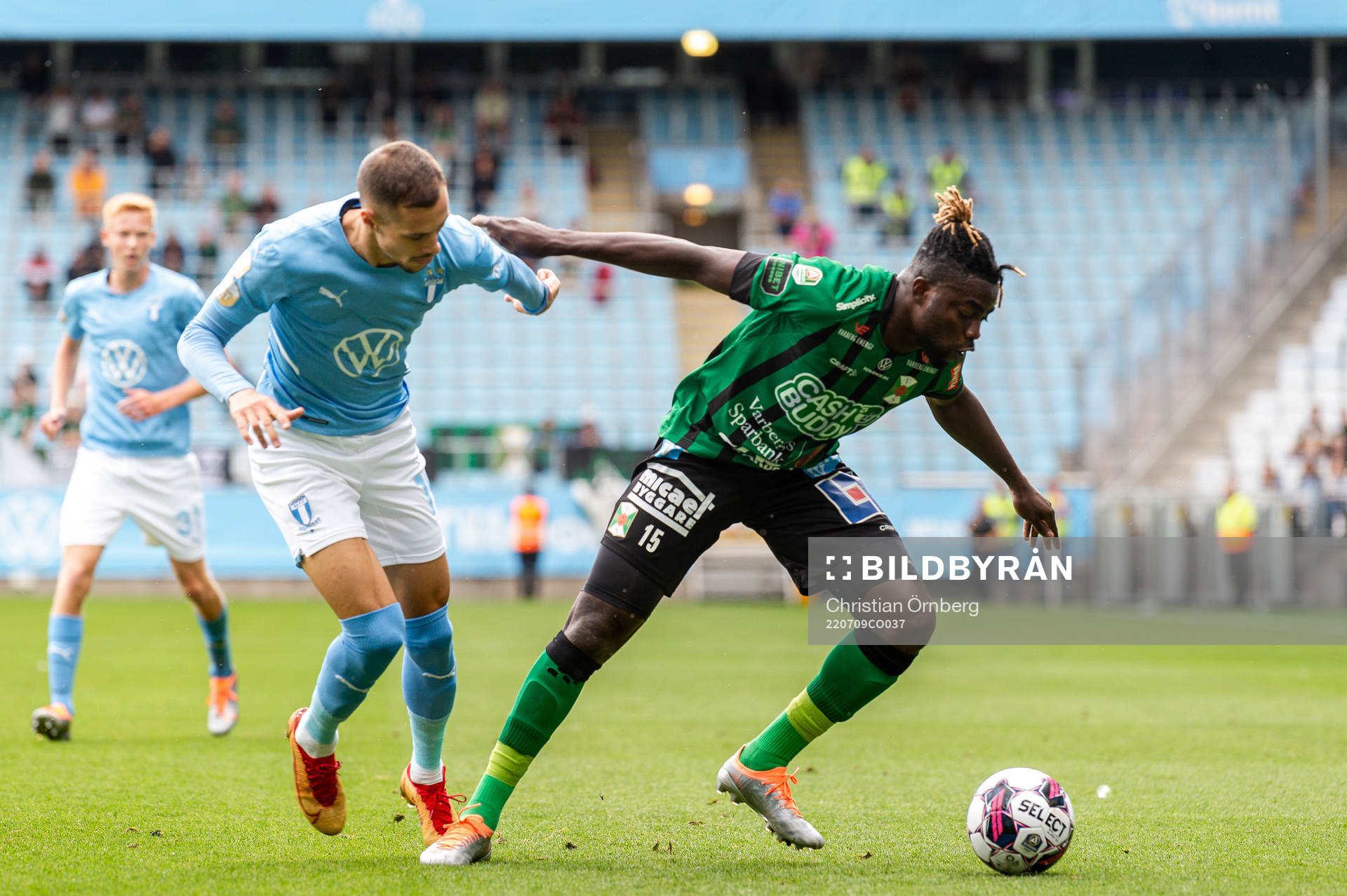 Malmö FFs Veljko Birmancevic och Varbergs Gideon Mensah