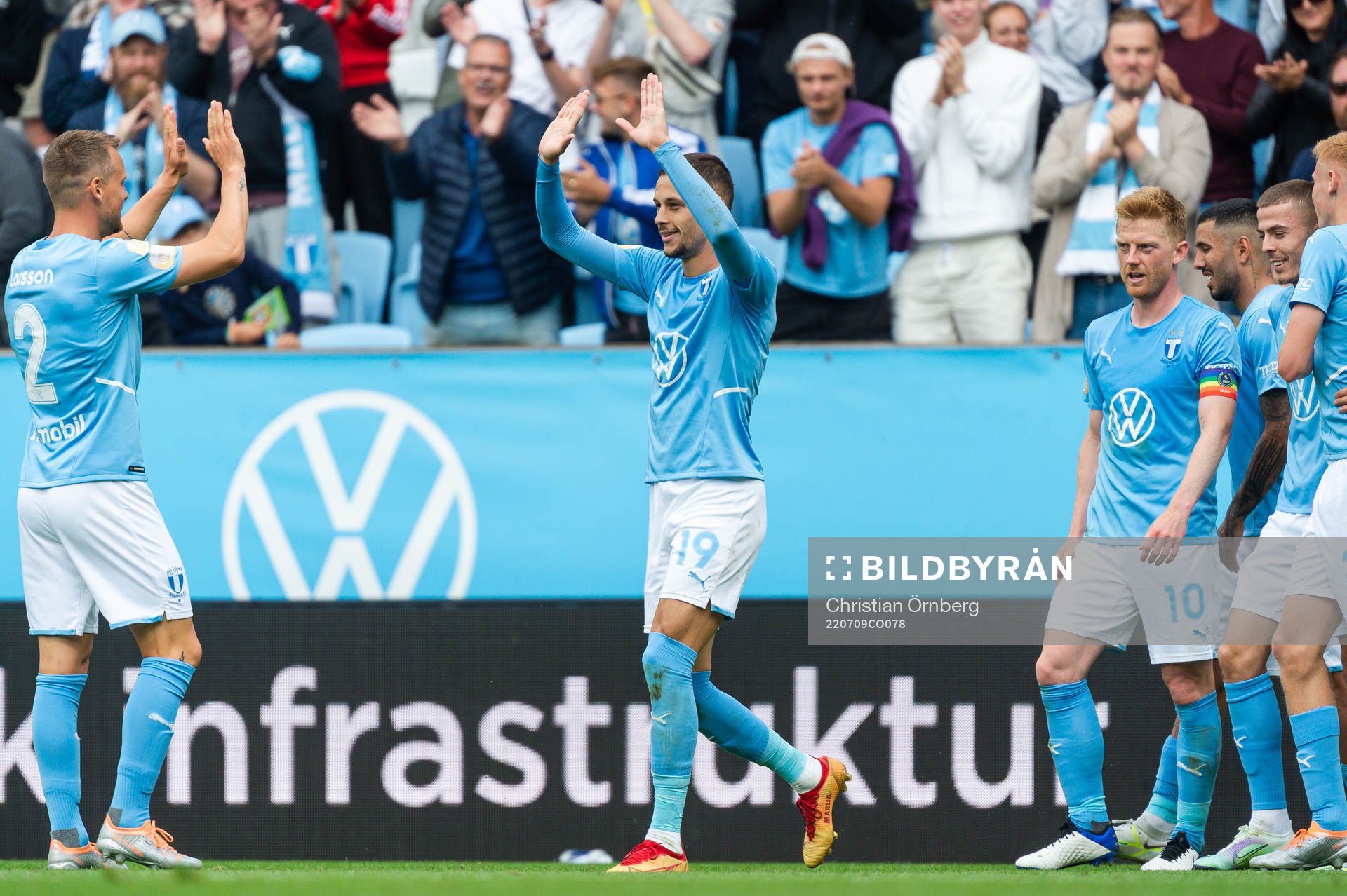Malmö FFs Eric Larsson och Veljko Birmancevic jublar