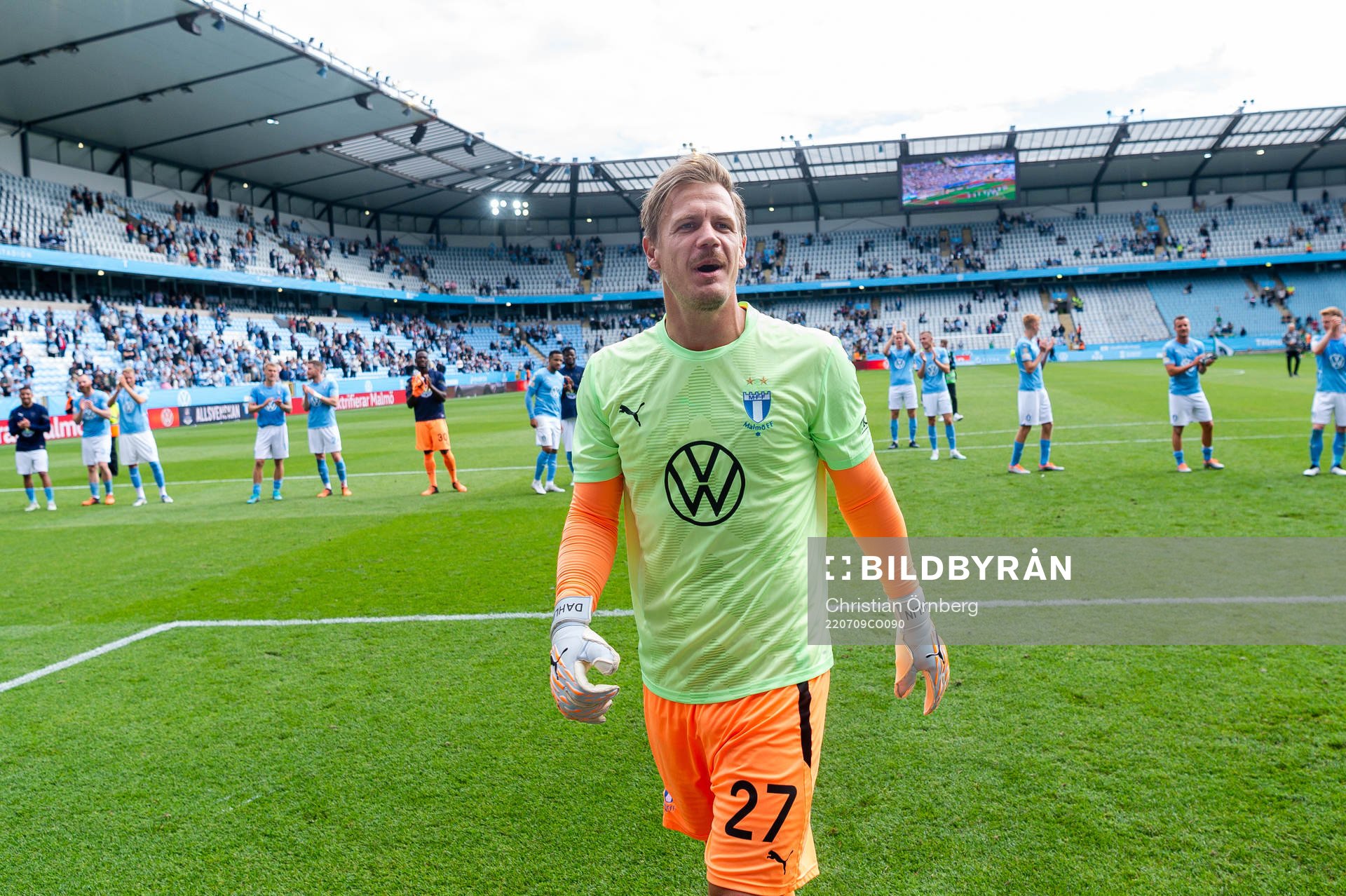 Malmö FFs målvakt Johan Dahlin jublar