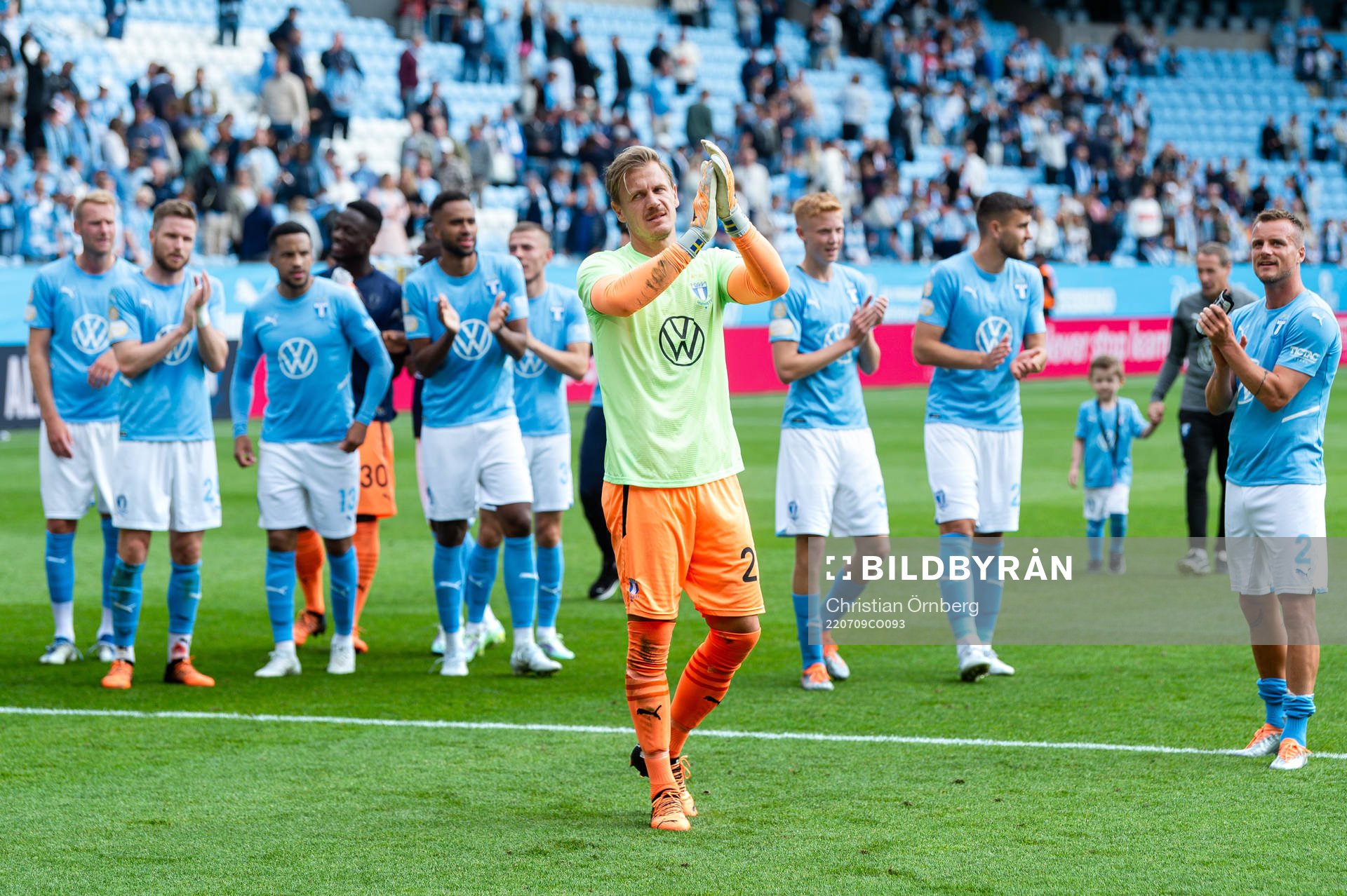 Malmö FFs målvakt Johan Dahlin jublar