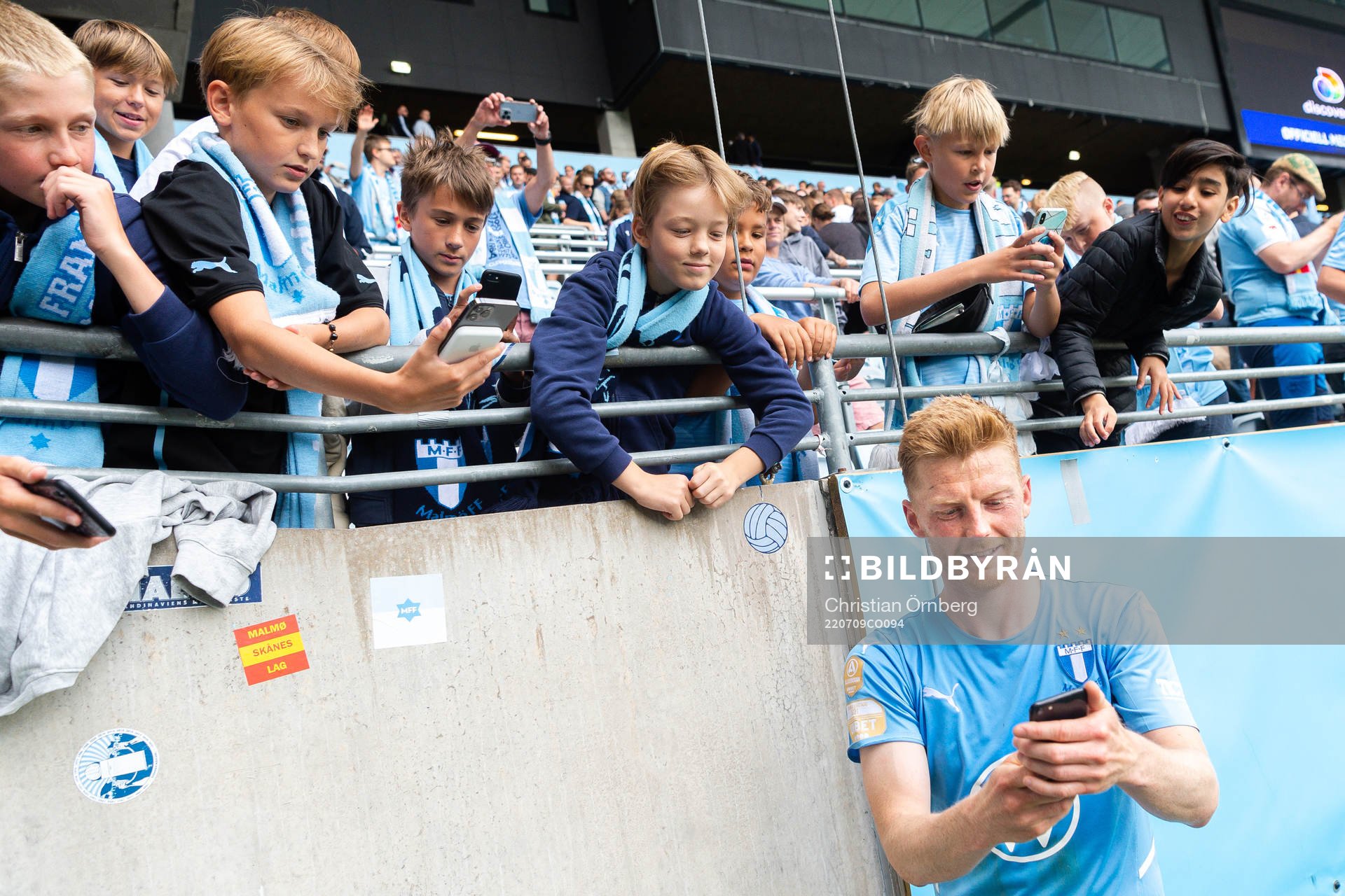 Malmö FFs Anders Christiansen jublar med supportrar