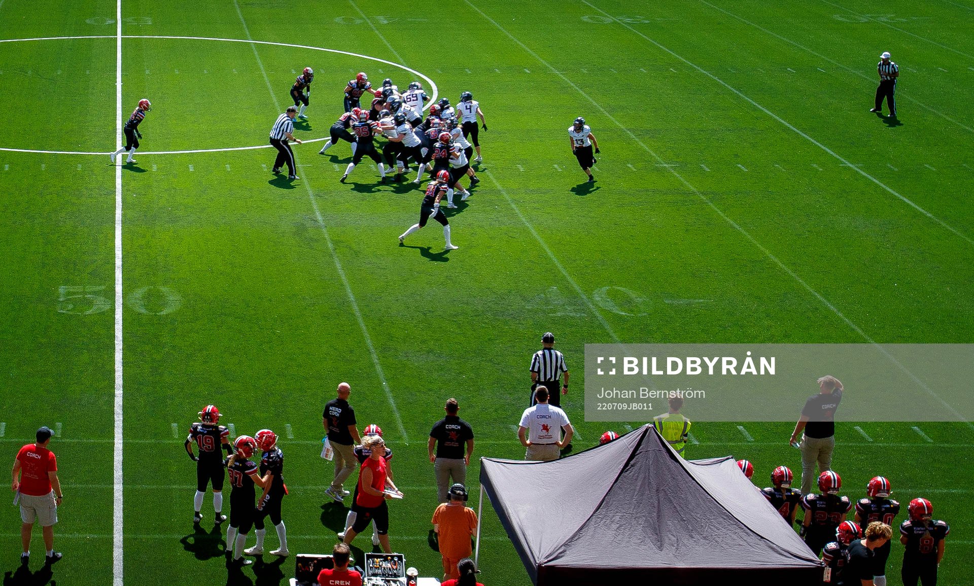 Vy över SM-finalen i amerikansk fotboll mellan Örebro Black Knights - Carlstad Crusaders och den 9 juli 2022 i Örebro.