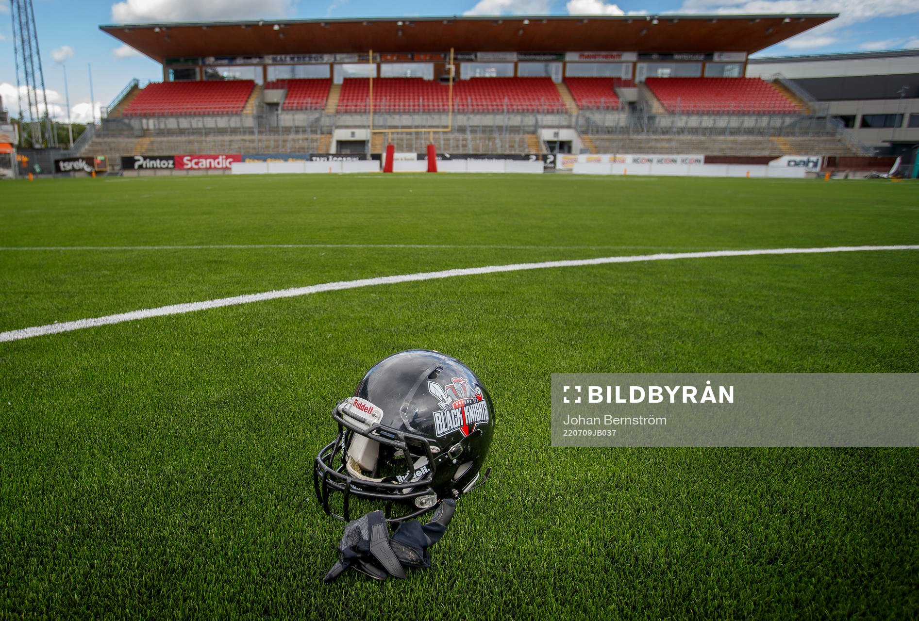 Örebro Black Knights hjälm på planen