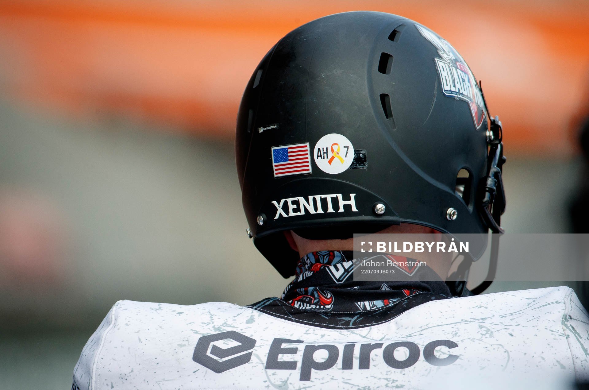 Örebro Black Knights hjälm med USA klisermärke på