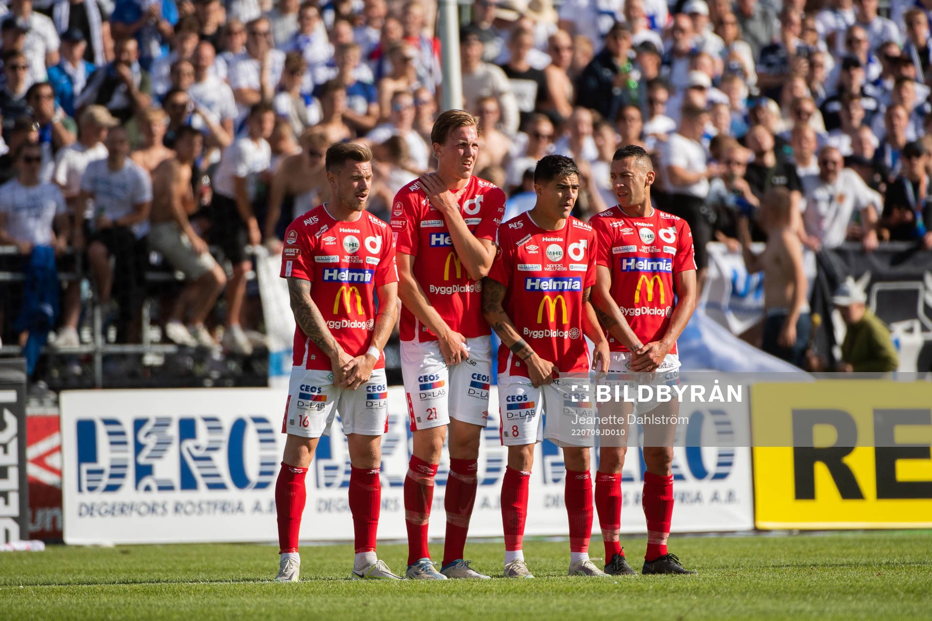 Degerfors Rasmus Örqvist, Adam Carlén, Diego Campos och Nikola Djurdjic står framför målet inför straffen under fotbollsmatchen i Allsvenskan mellan Degerfors och IFK Norrköping den 9 juli 2022 i Degerfors.