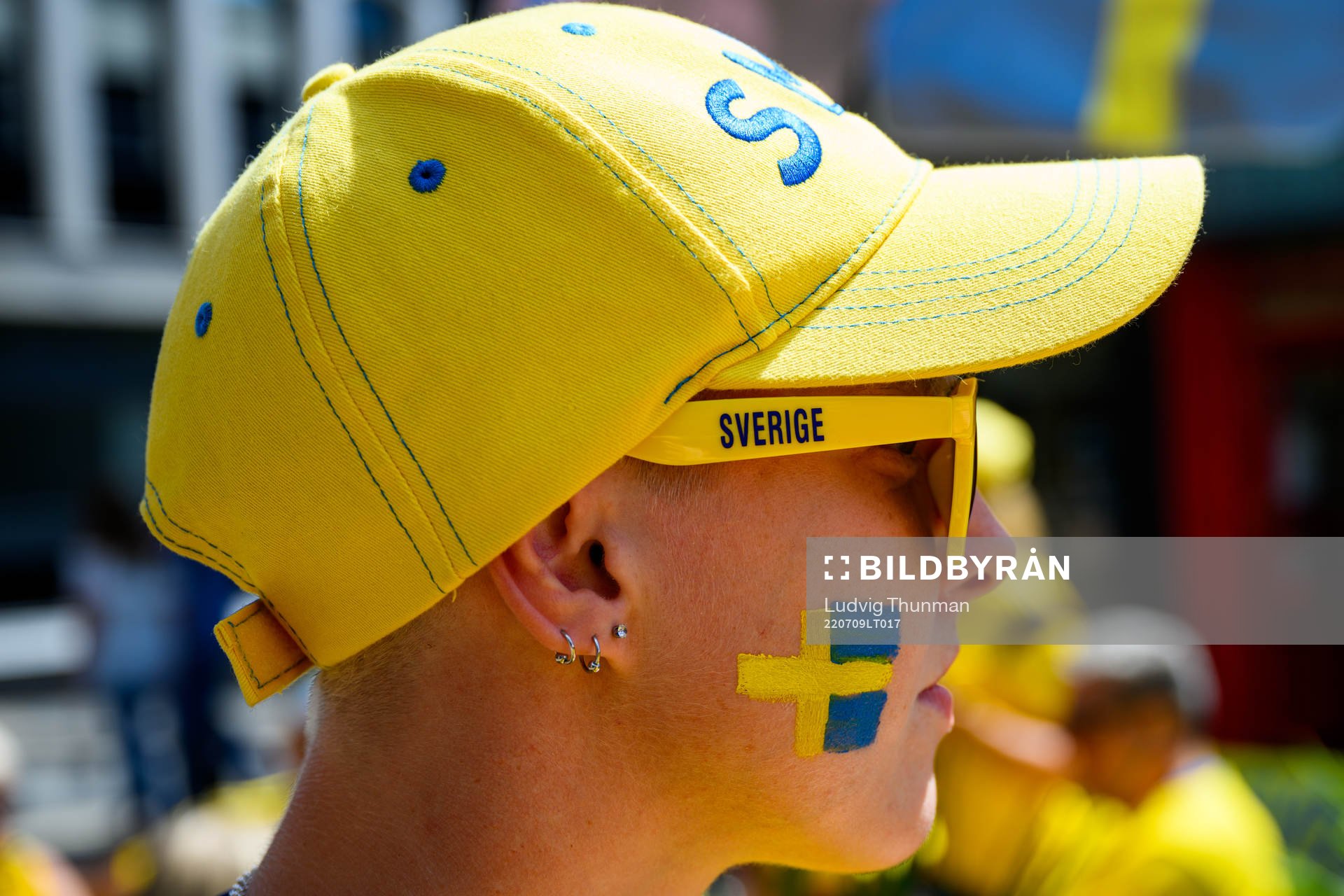 A supporter of Sweden gets the Swedish flag painted