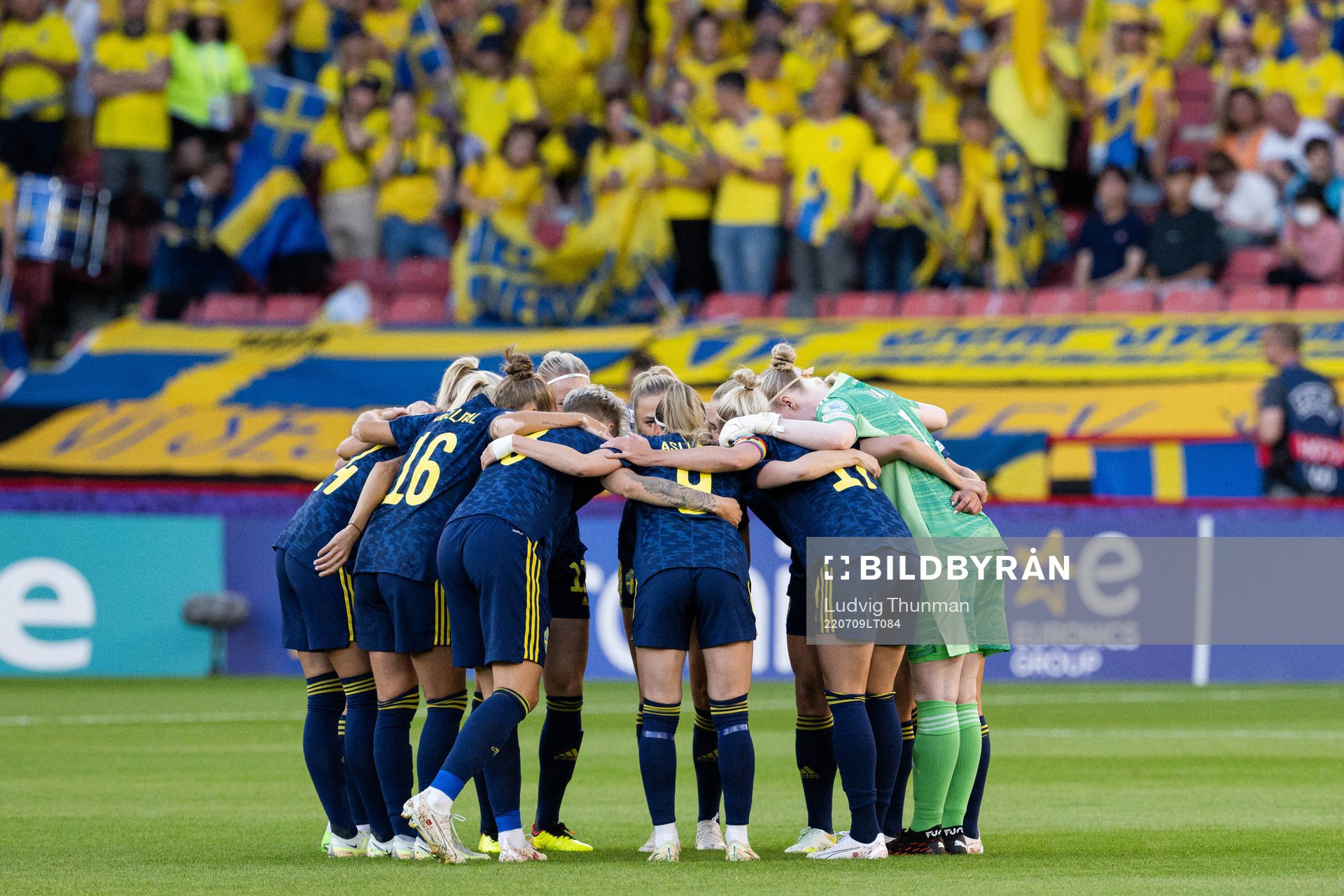 Players of Sweden gathered ahead of the UEFA Women's Euro 2022 group stage match between Netherlands and the Sweden on July 9, 2022 in Sheffield.