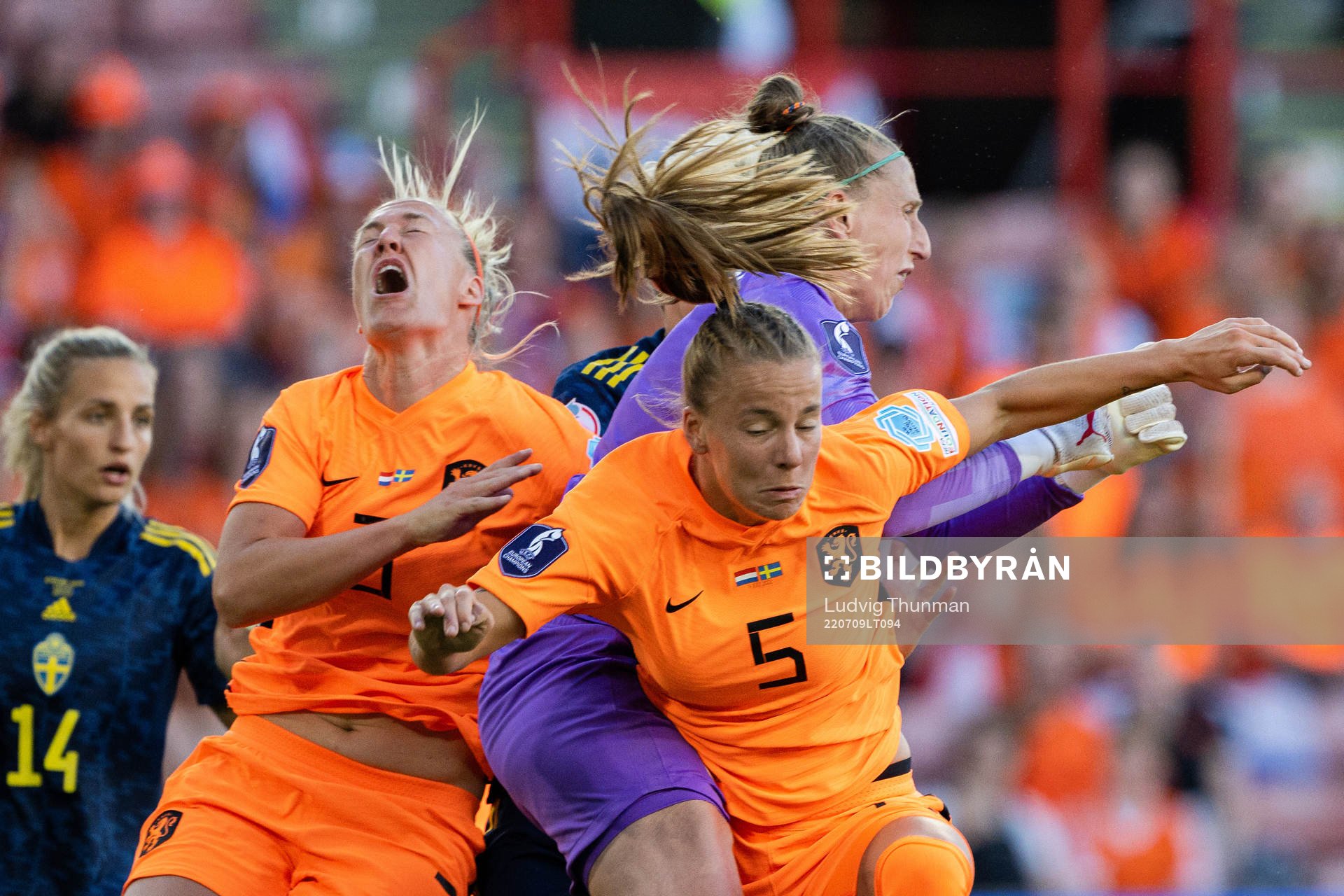 Stefanie Van Der Gragt , Lynn Wilms and goalkeeper Sari Van
