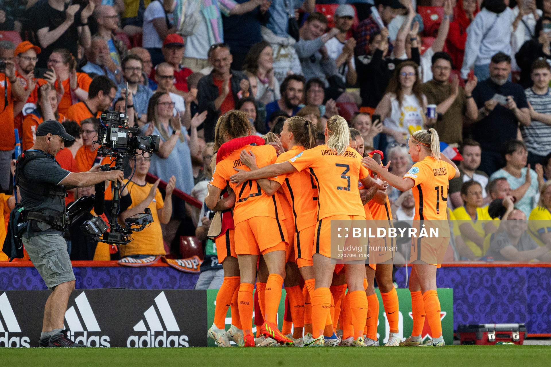 Players of Netherlands celebrate the 1-1 goal