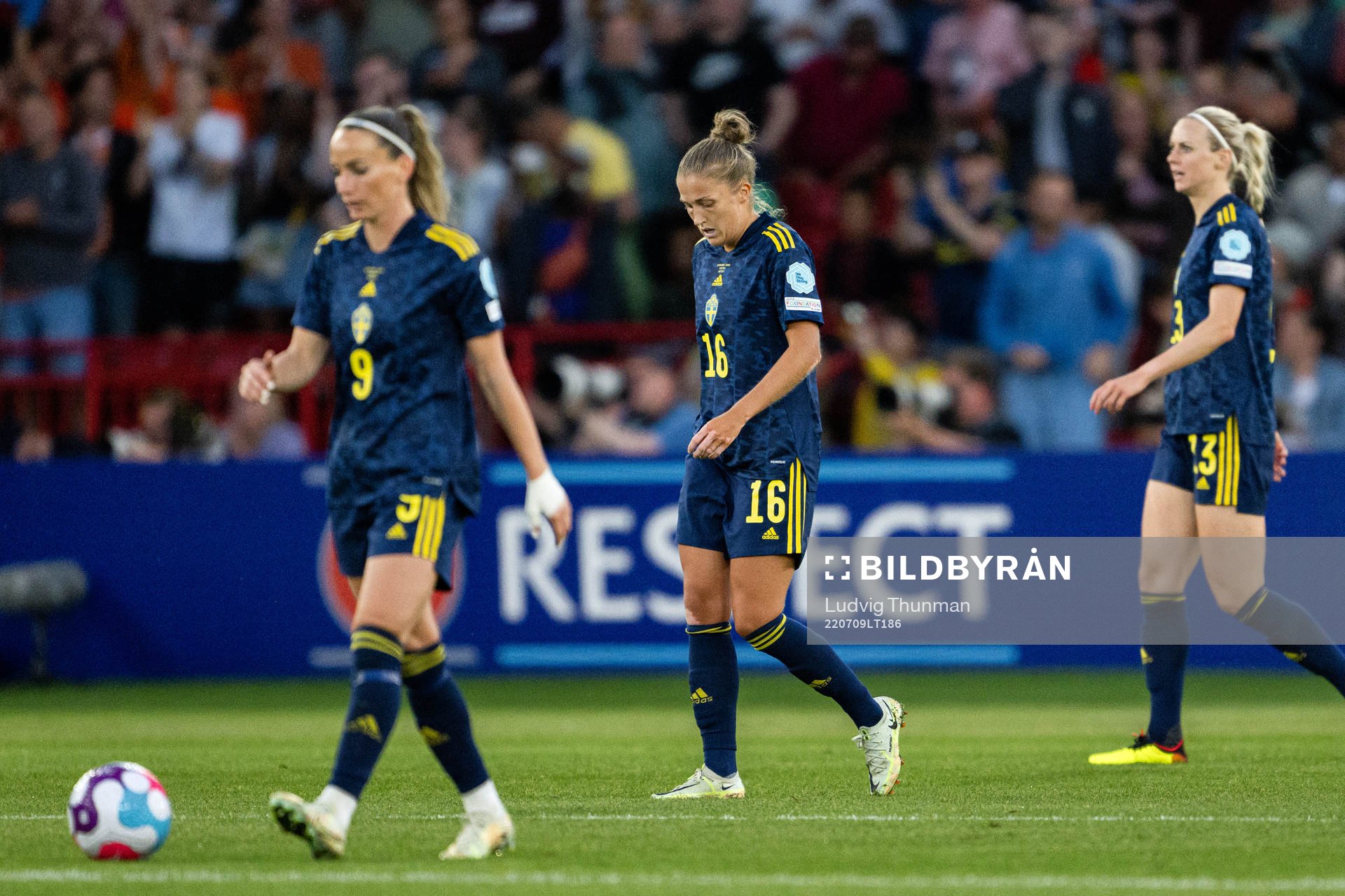 Kosovare Asllani, Filippa Angeldahl and Amanda Ilestedt of