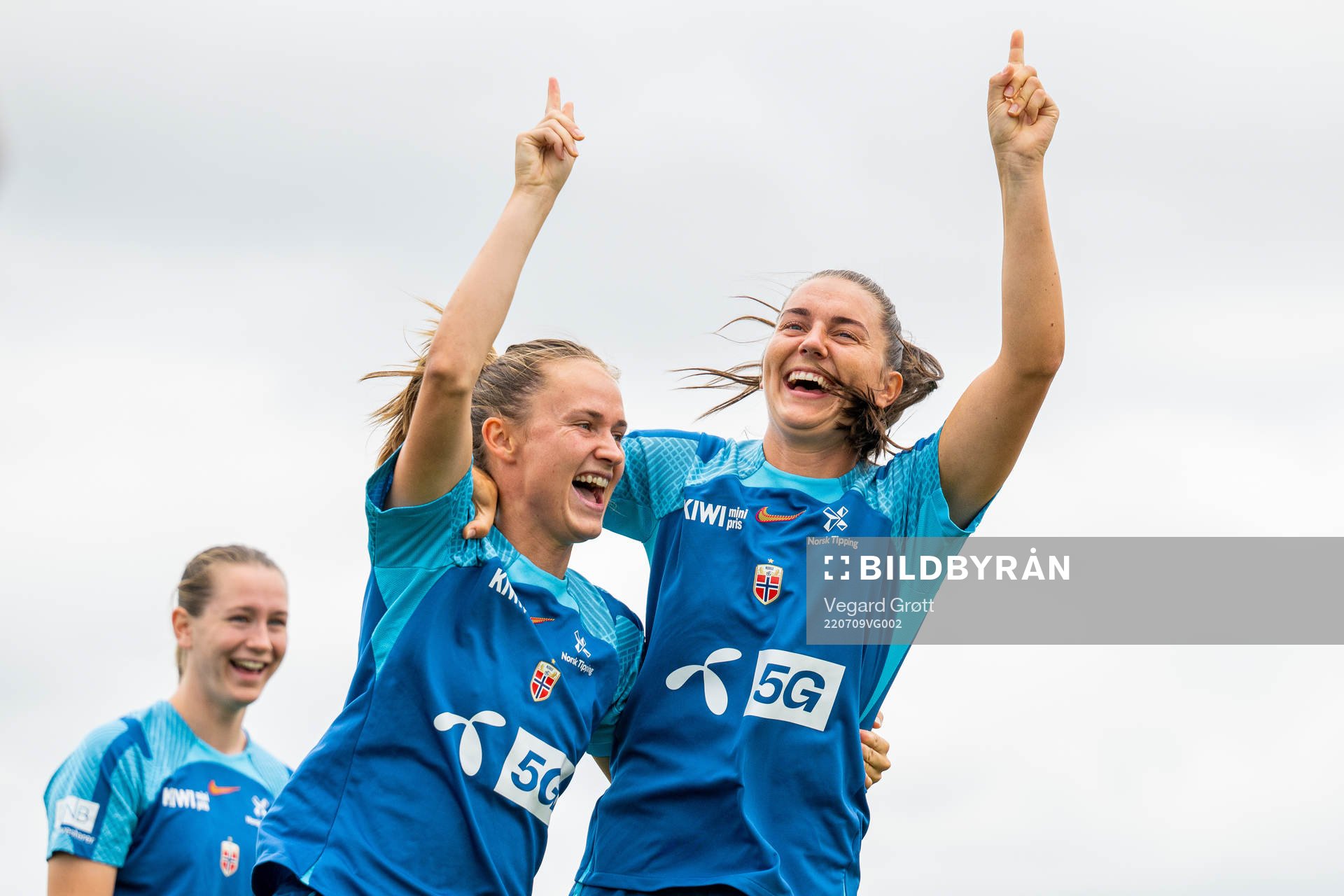Caroline Graham Hansen and Vilde Bøe Risa of the Norwegian