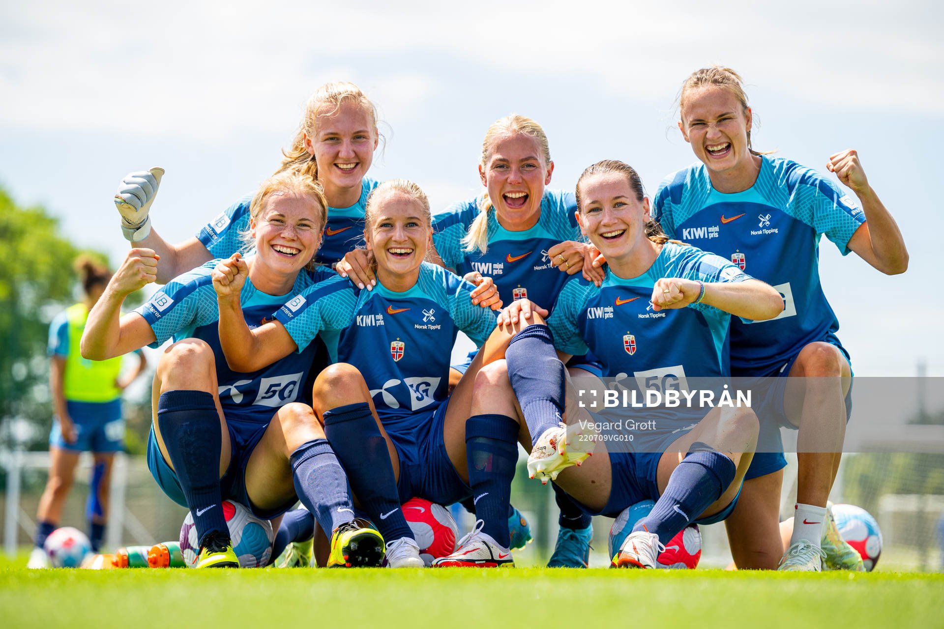 Julie Blakstad, goalkeeper Sunniva Skoglund, Amalie