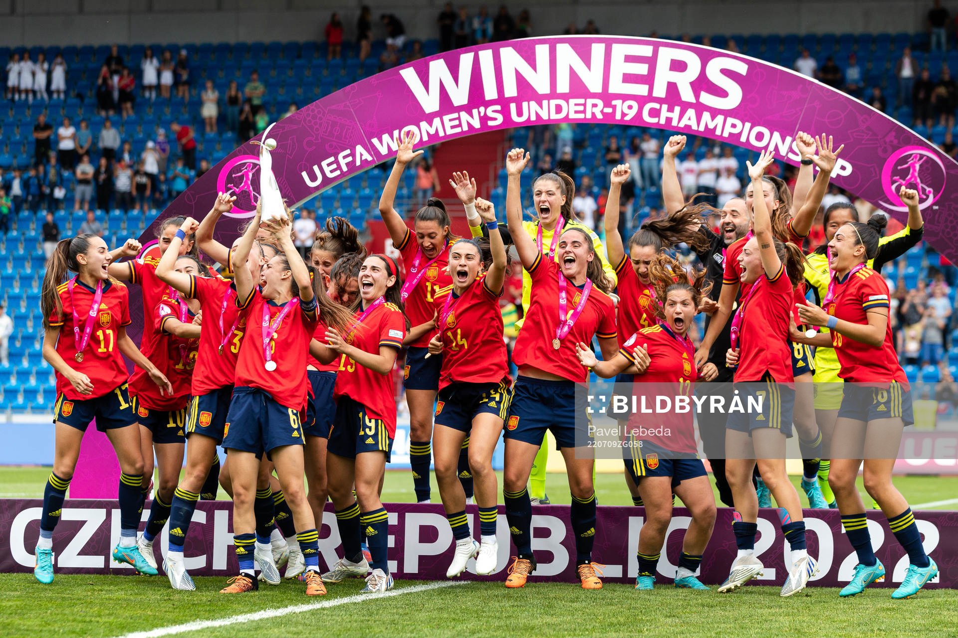 Players of Spain celebrate