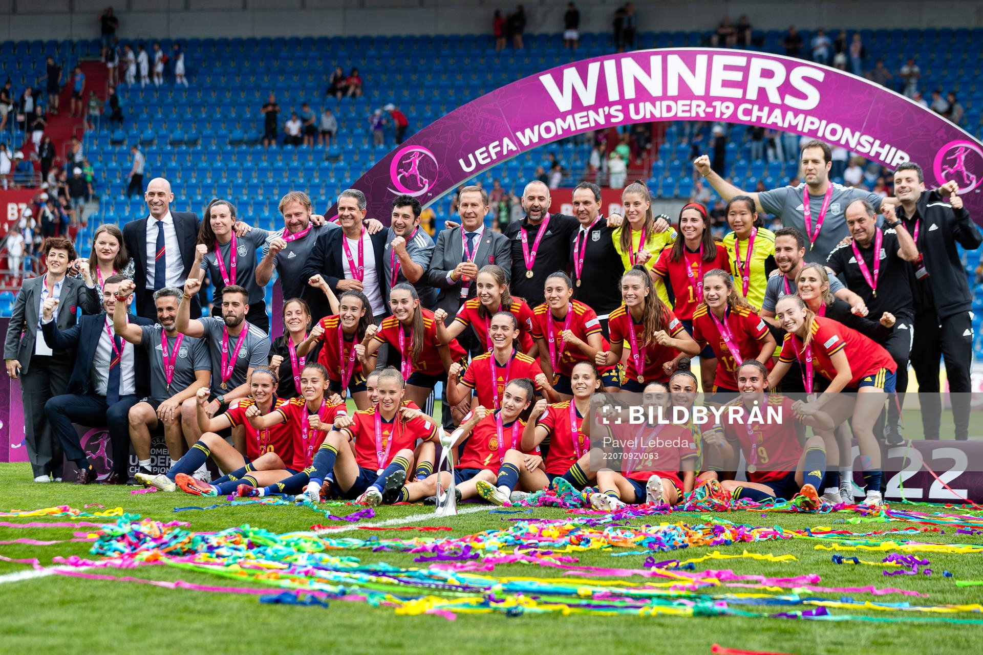 Players of Spain celebrate