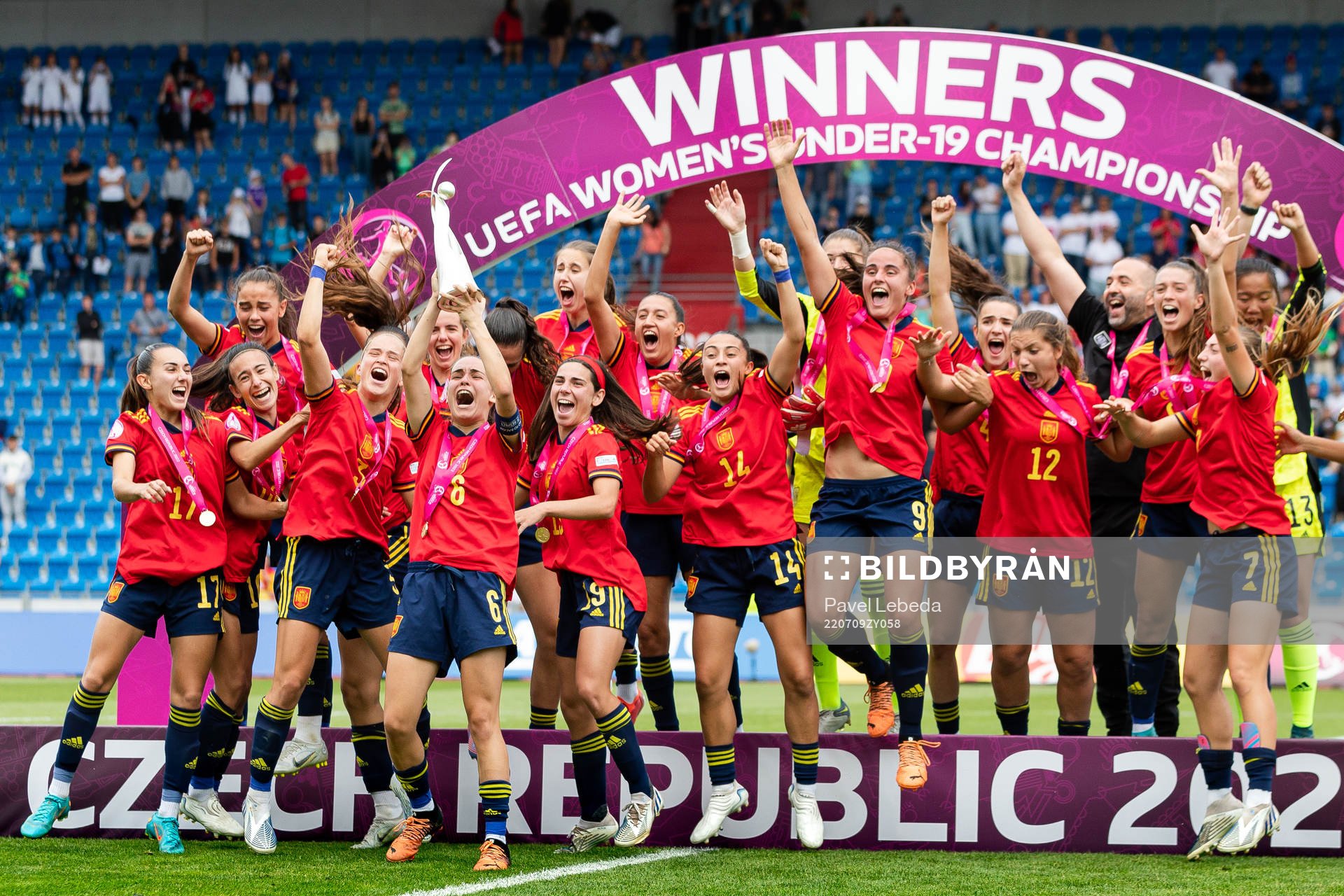 Players of Spain celebrate