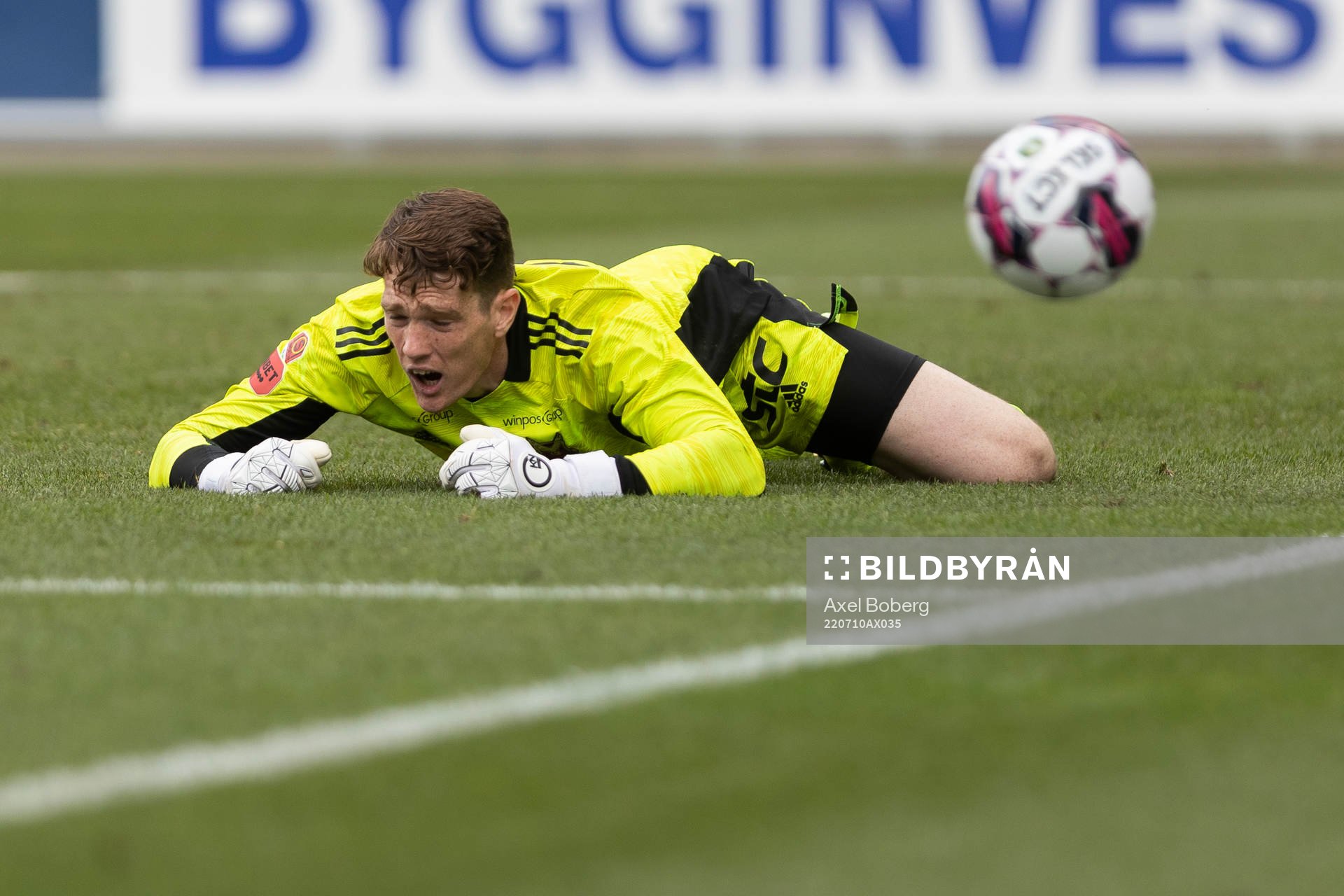 Östersunds målvakt Andrew Mills deppar